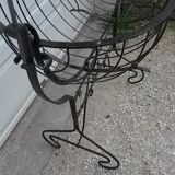 Former cradle in wrought iron