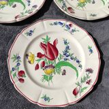 Lot 3 plates decorated with flowers by Boch Freres à la Louvière and hollow mark