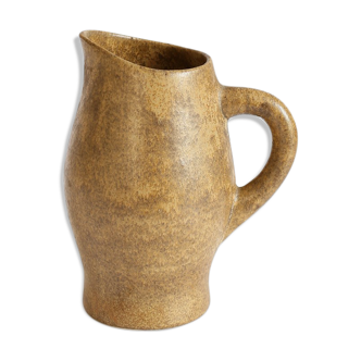 Sandstone pitcher