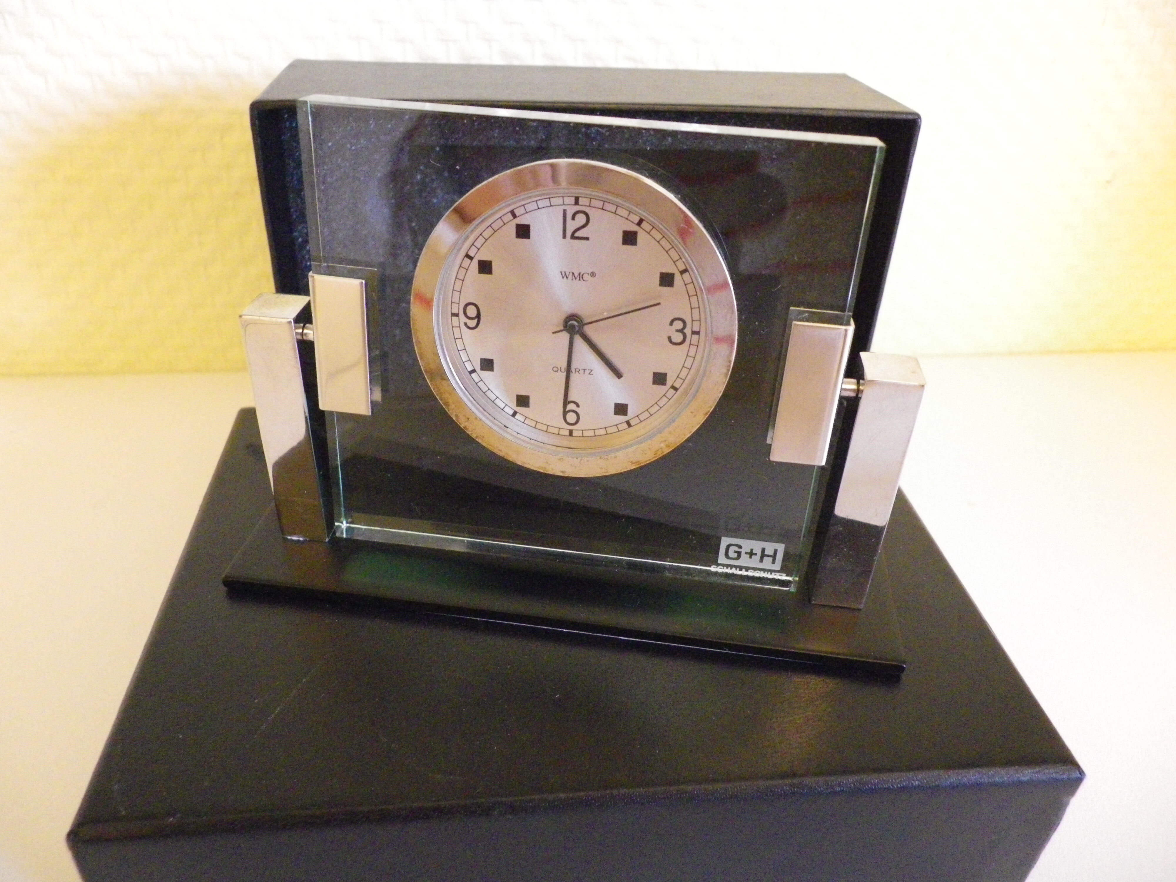 Quartz reclining clock, Swiss movement, WMC brand in its original cabinet