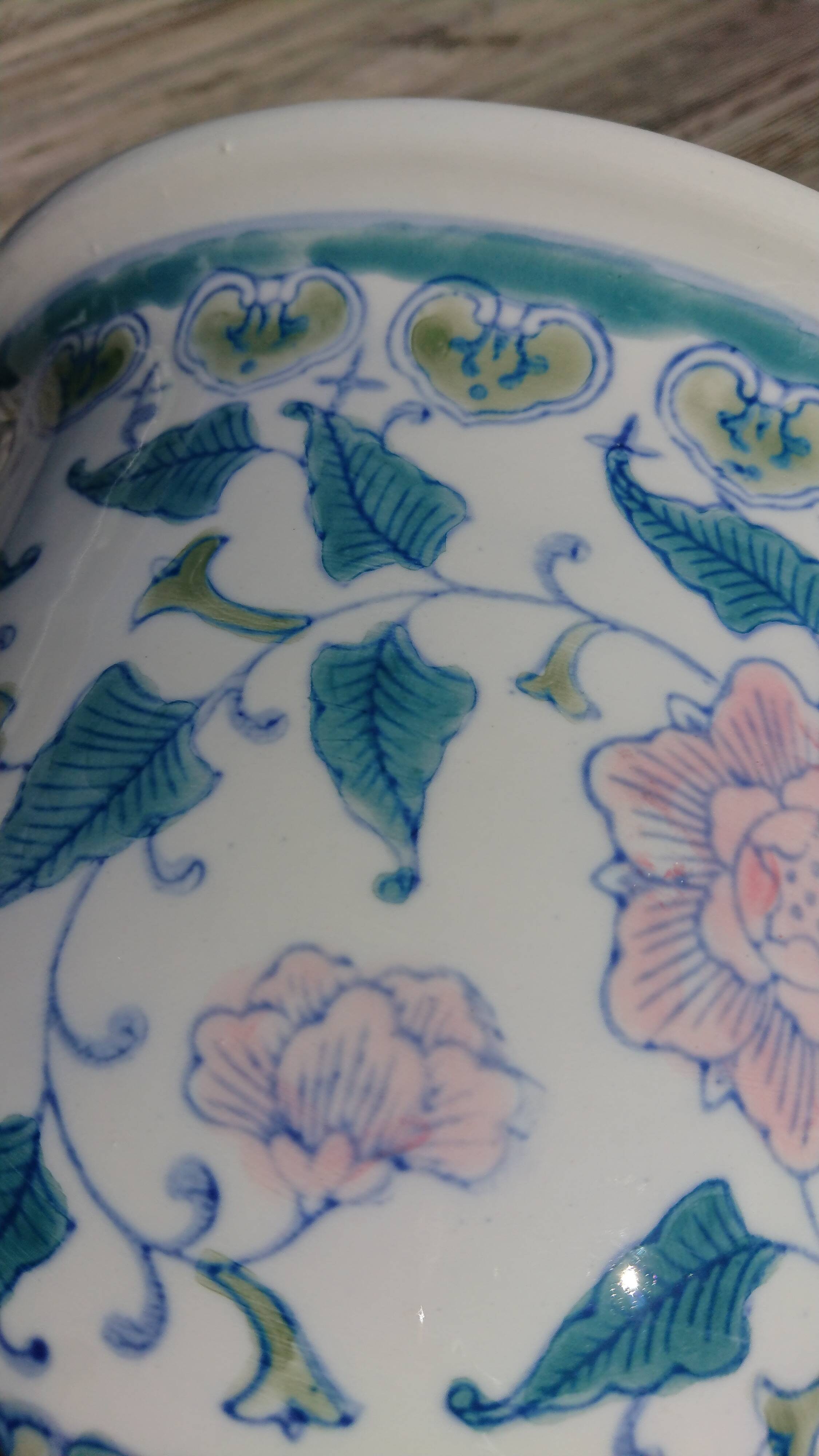 Hand-painted pot-decorated cache