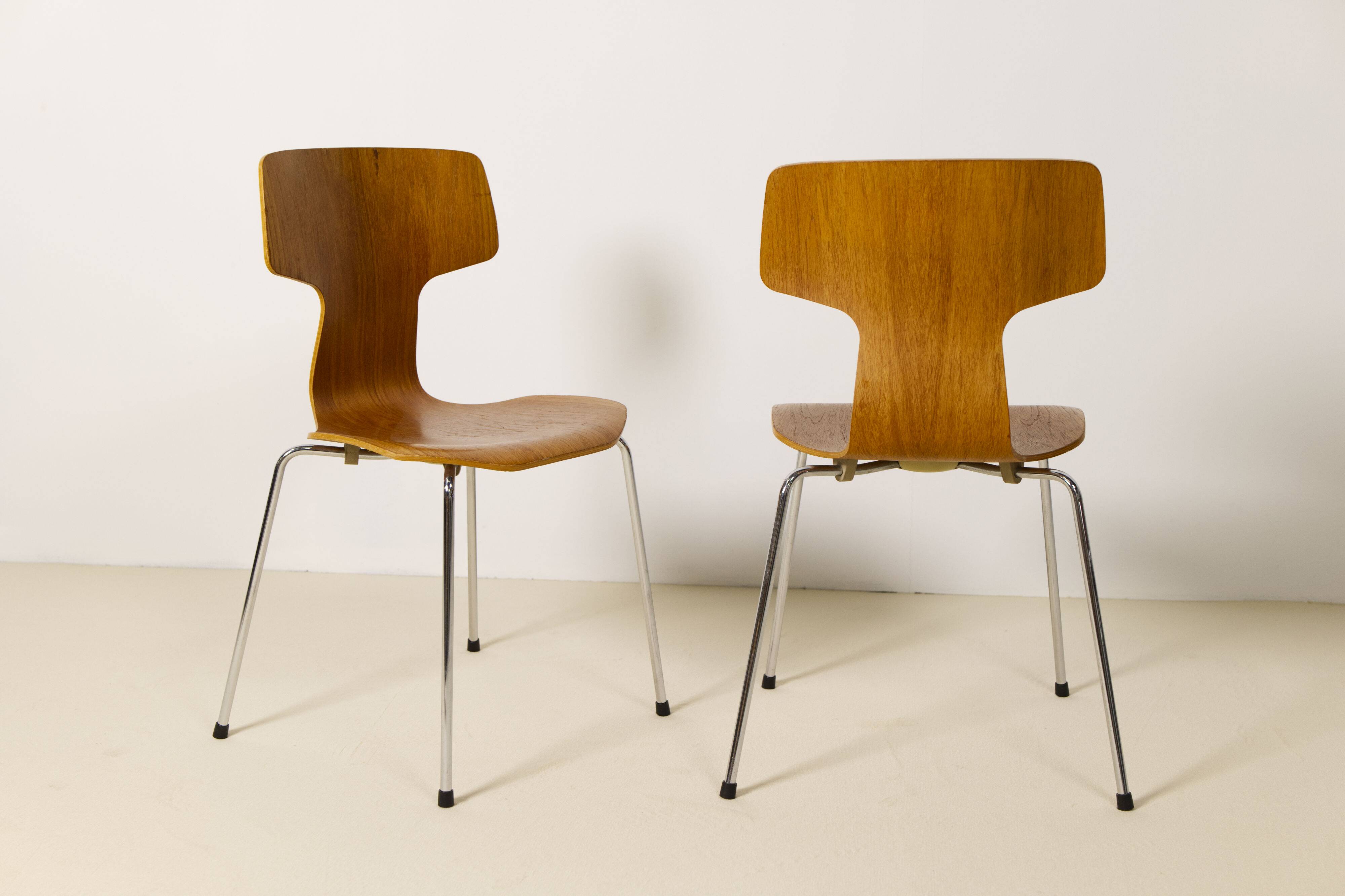 8 chaises T en teck, conçues par Arne Jacobsen pour Fritz Hansen, années 1980