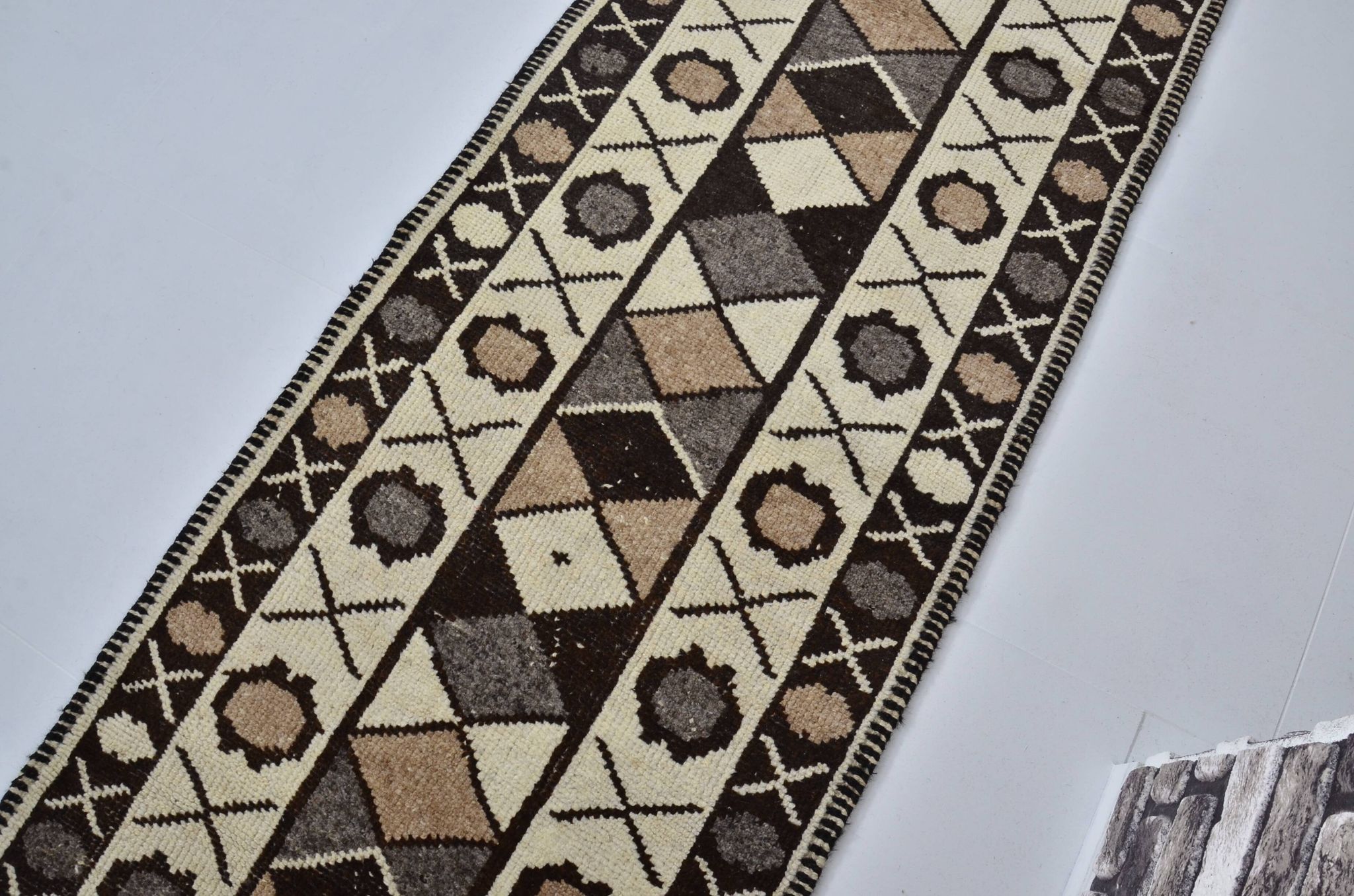 Tapis de couloir neutre en laine turque nouée à la main, référence 2064