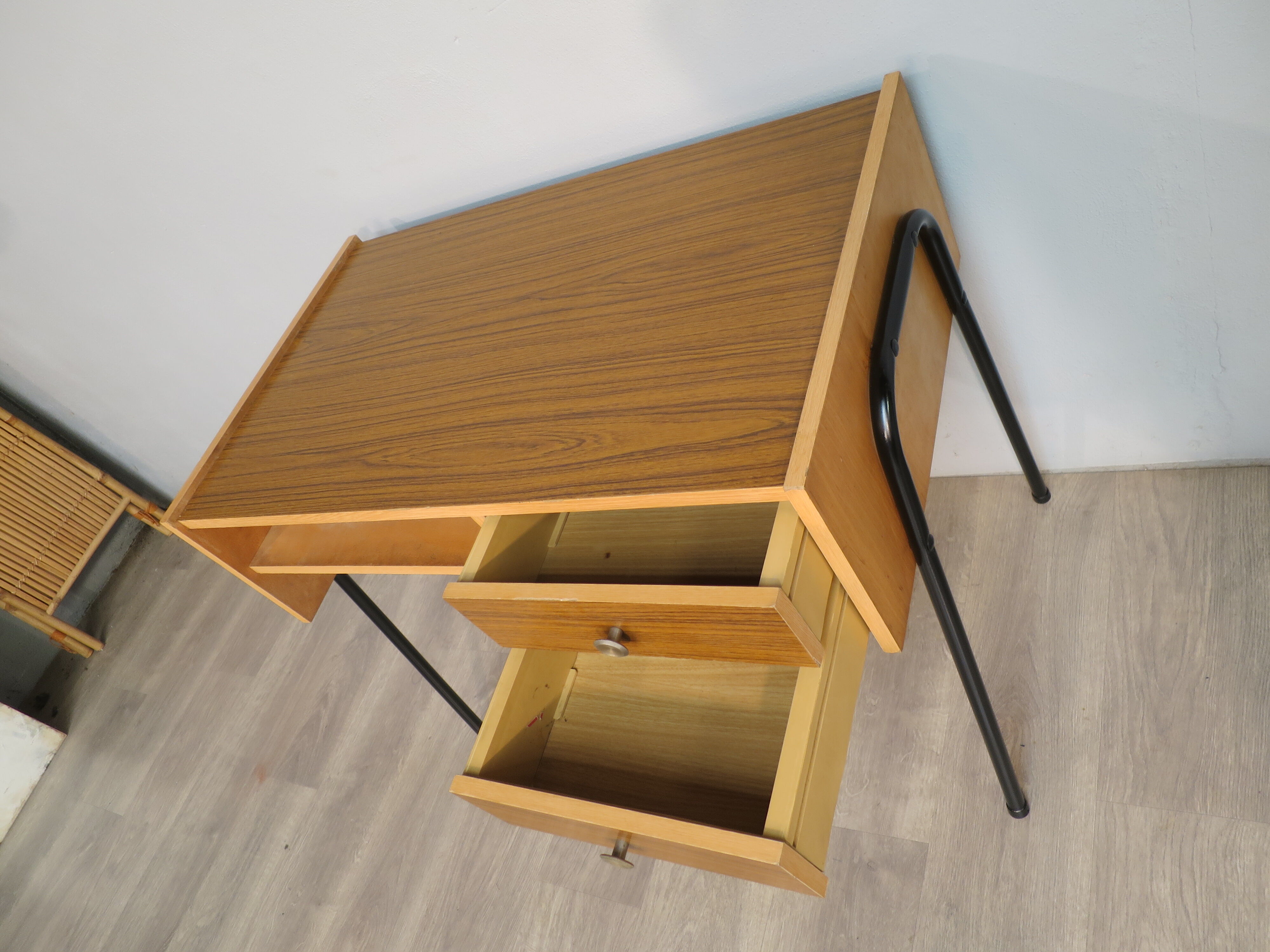 Feet compass desk 70