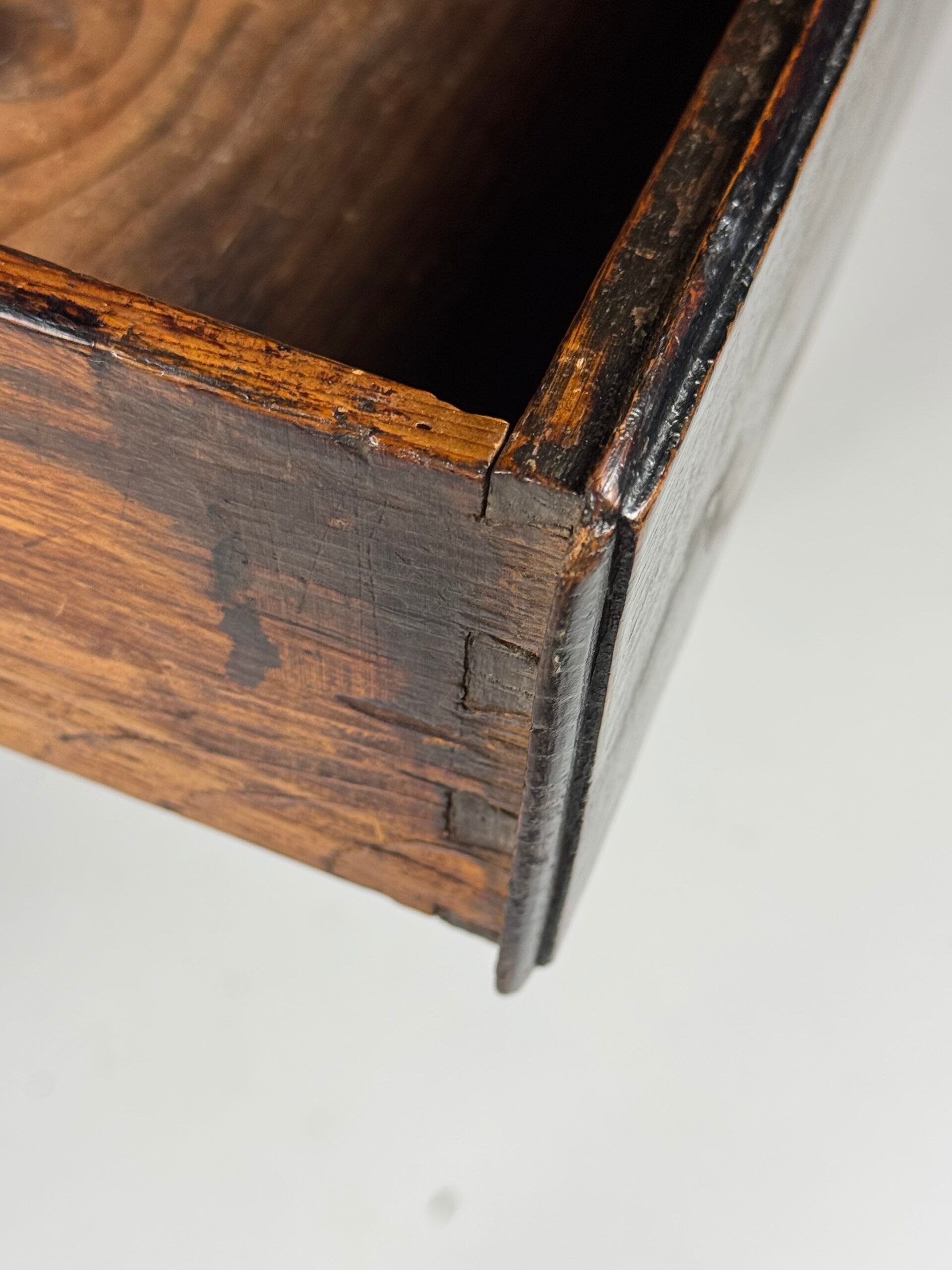 Table anglaise du XVIIe siècle