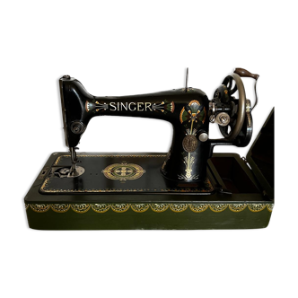 Sewing machine year 1920 Singer