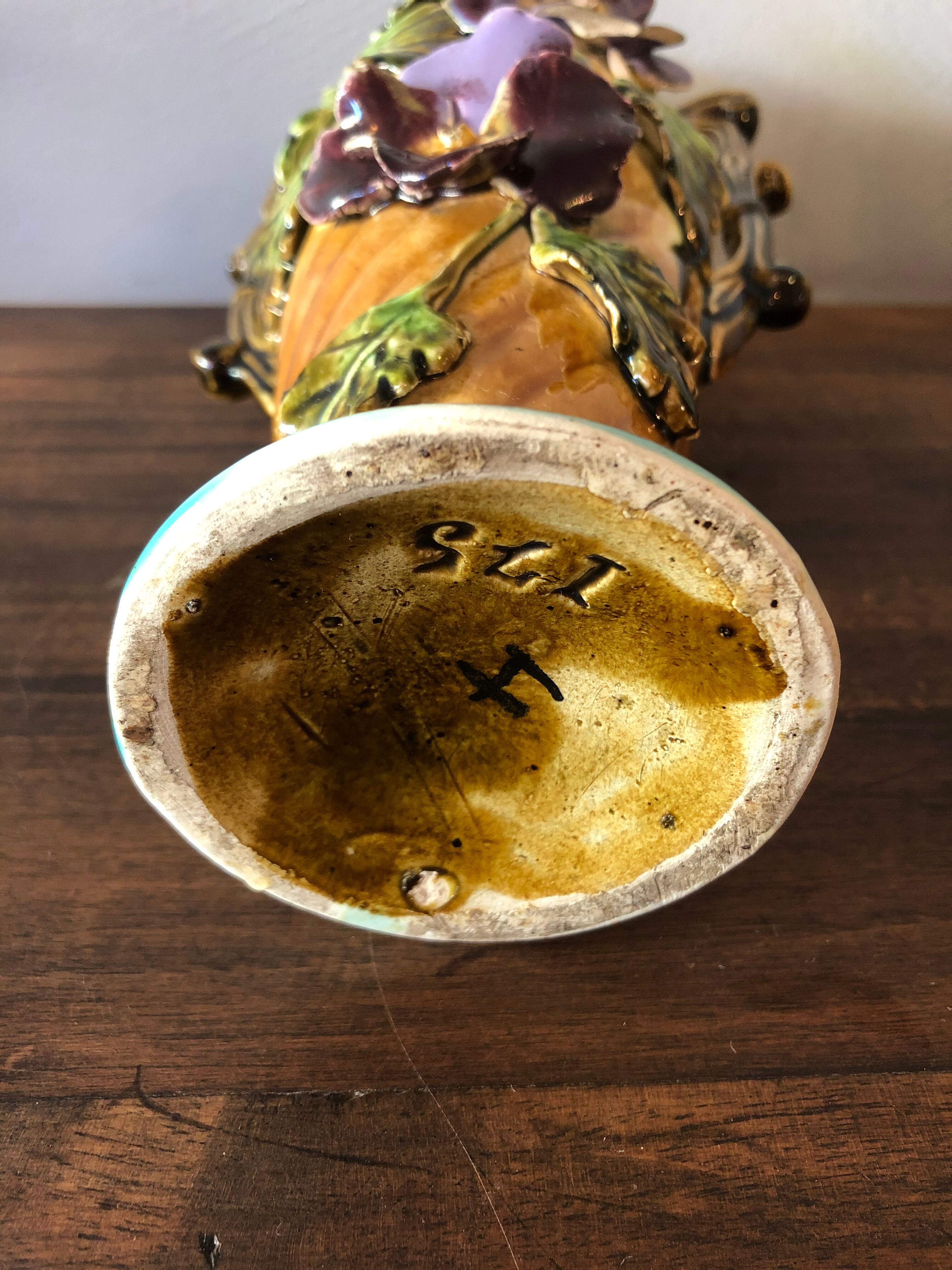 Duo of vases in ancient dabbling