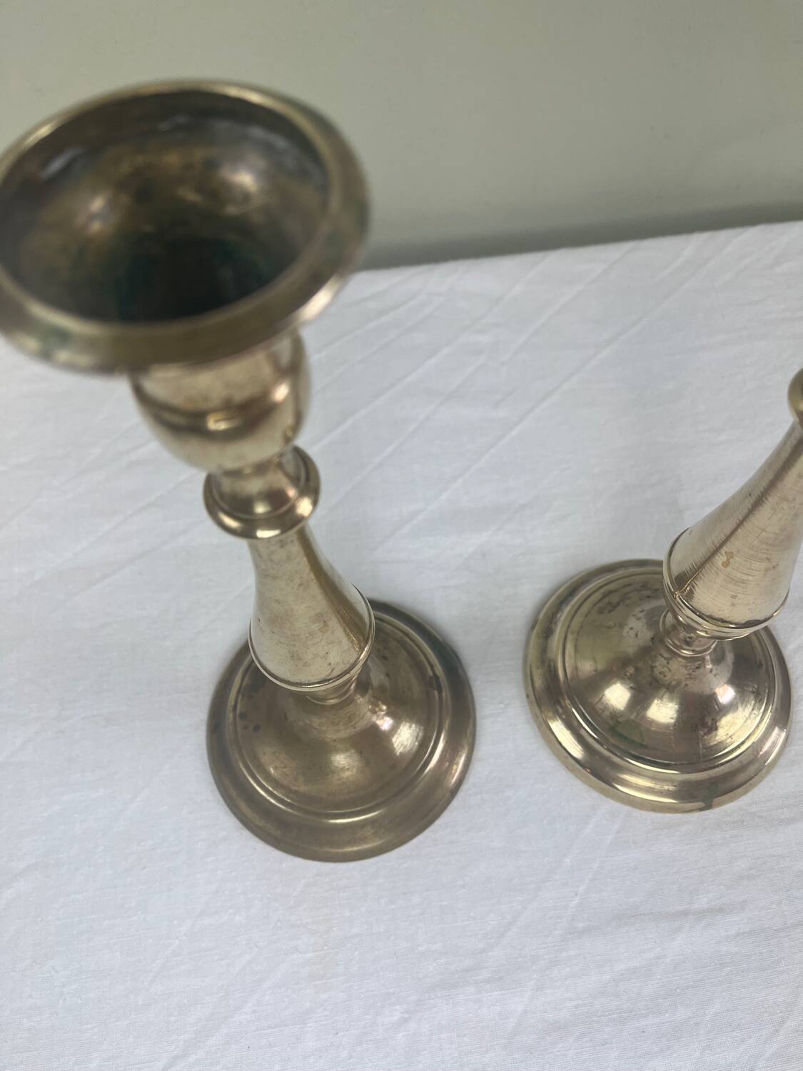 Paire de bougeoirs anciens