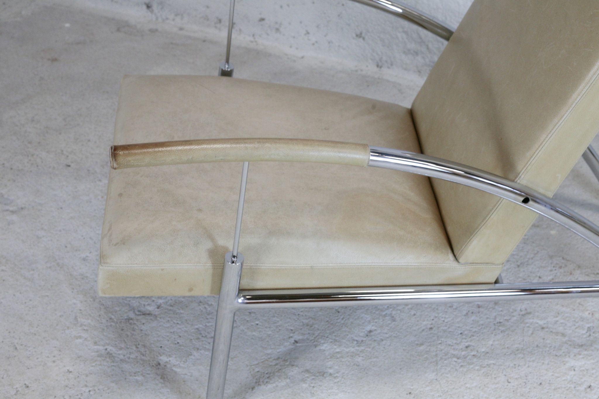Tubular steel armchair and "cream" leather, France, circa 1970