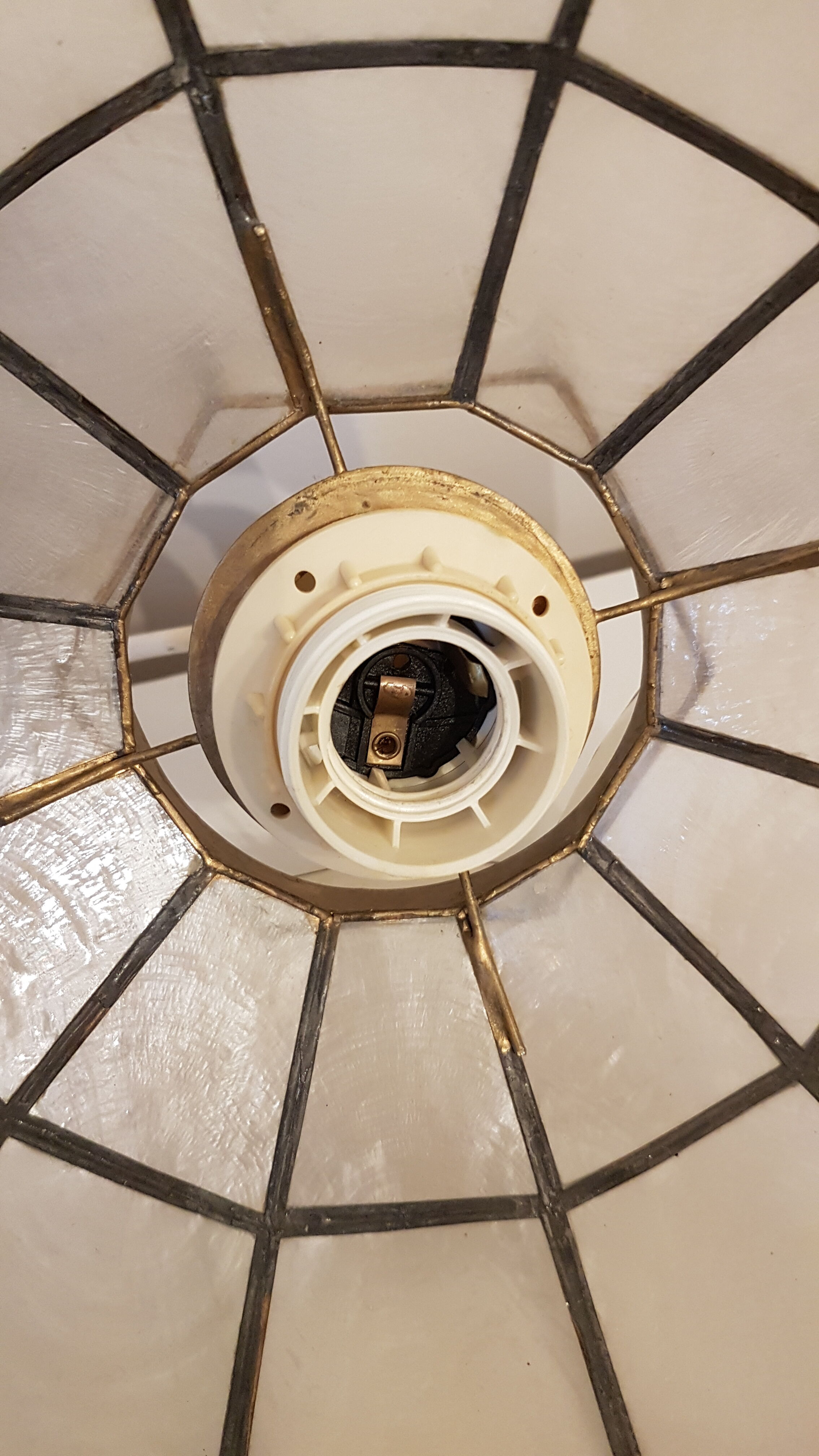 Chandelier in mother-of-pearl and brass