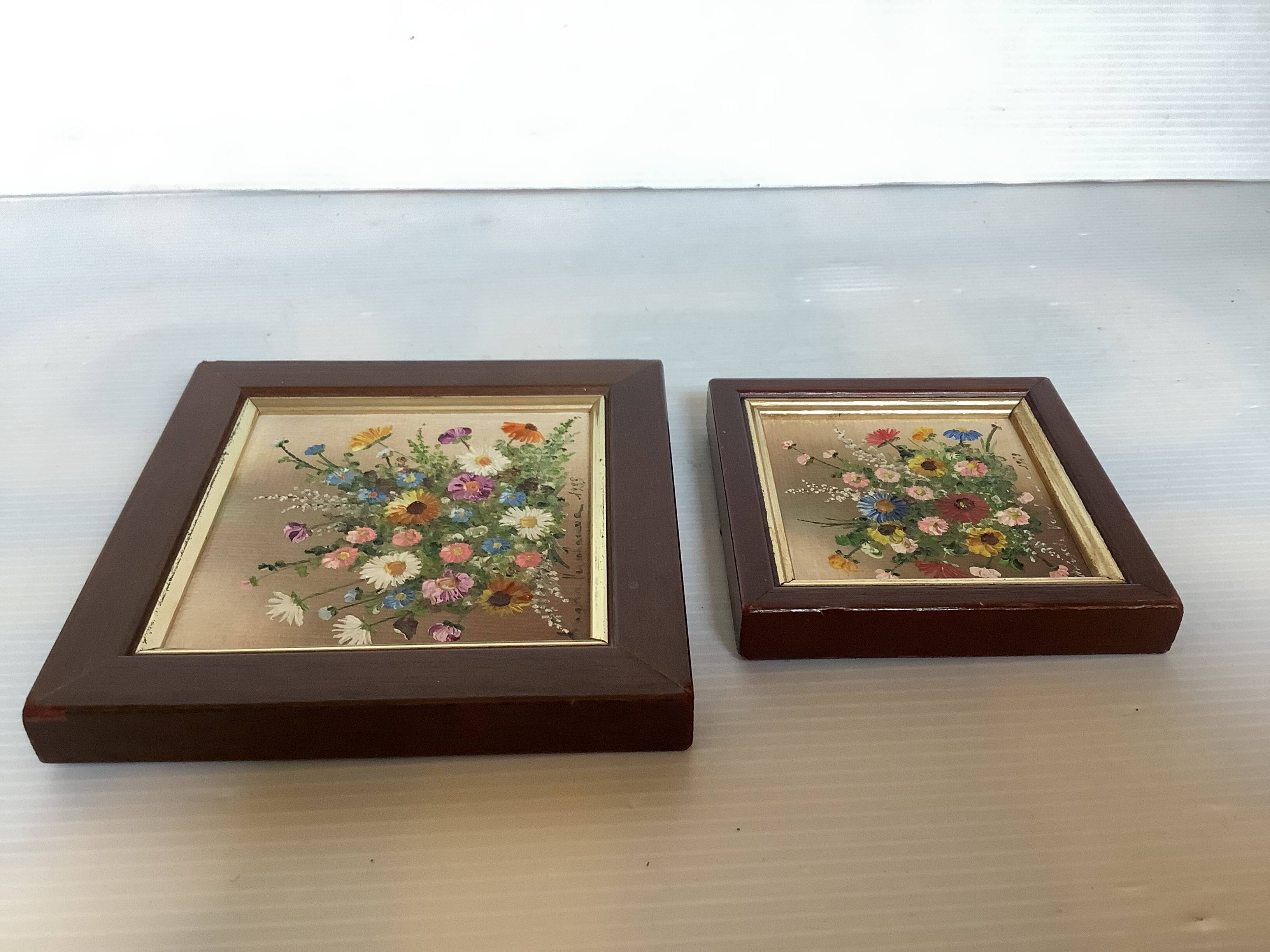 Pair of mini oil painting frames on isorel flowers by Magda Verschaeve