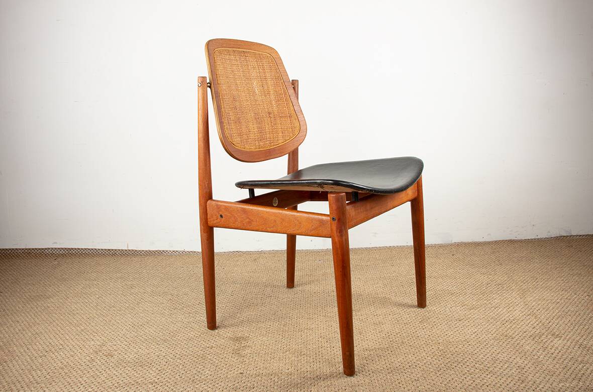 6 Danish chairs in teak, caning and leather, model FD 187 by Arne Vodder.