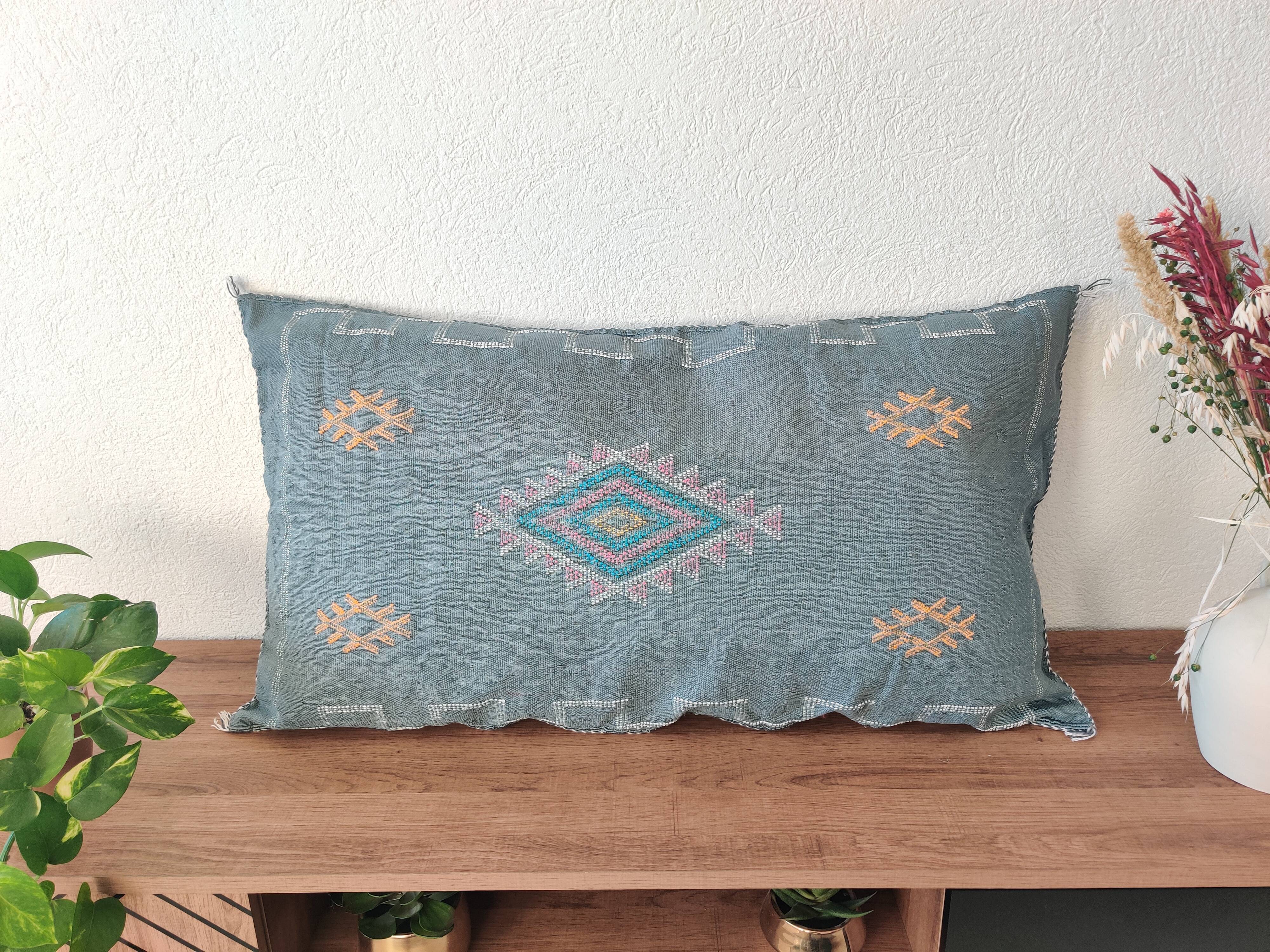 Berber cushion made of cactus silk