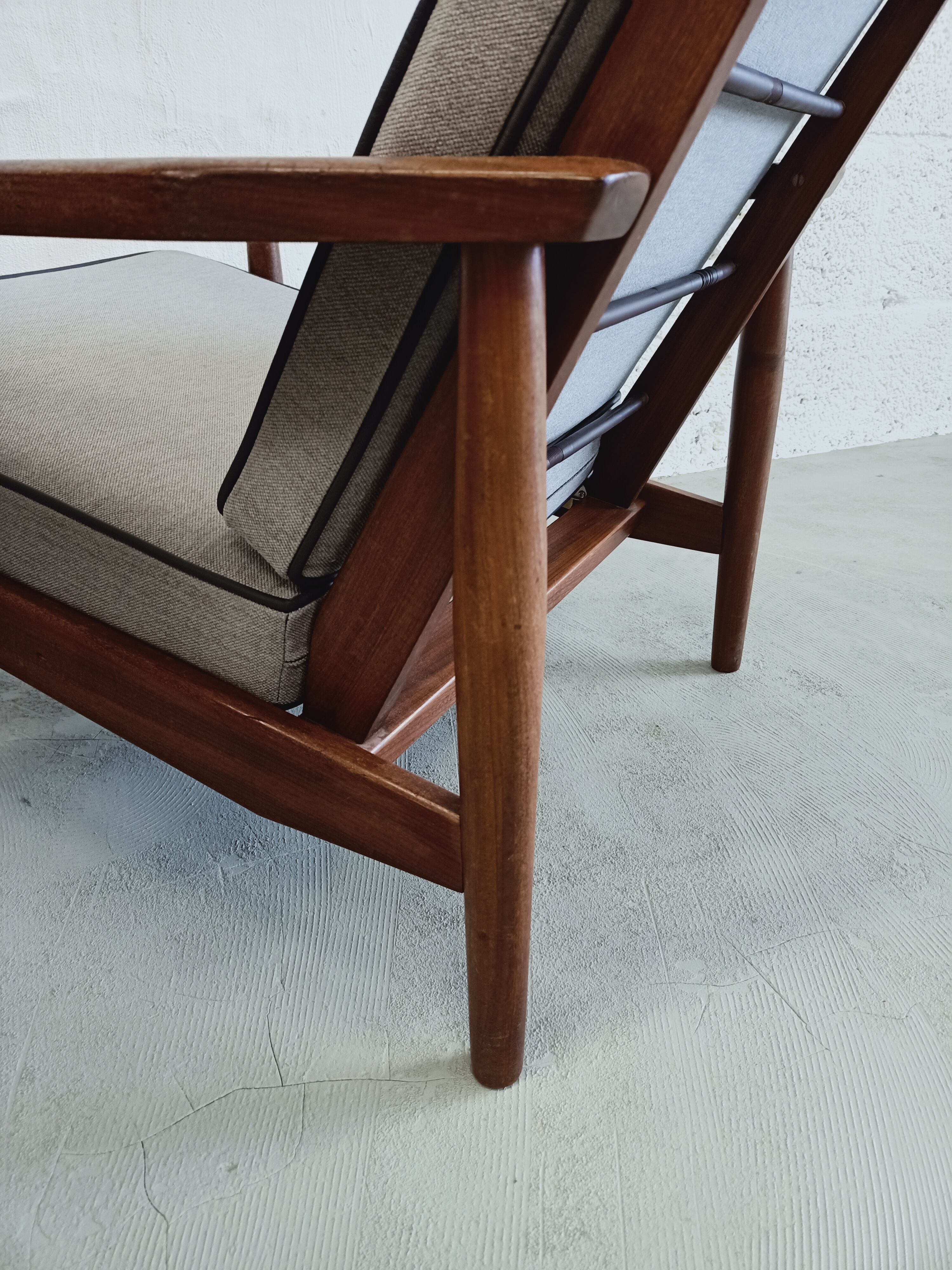 Paire de fauteuils en teck des années 1960, design hollandais