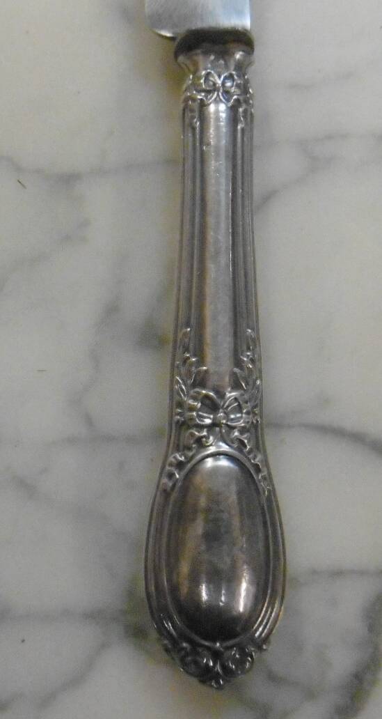 Couteaux en argent fourré poinçon minerve fin XlXeme decor rubans et fleurs
