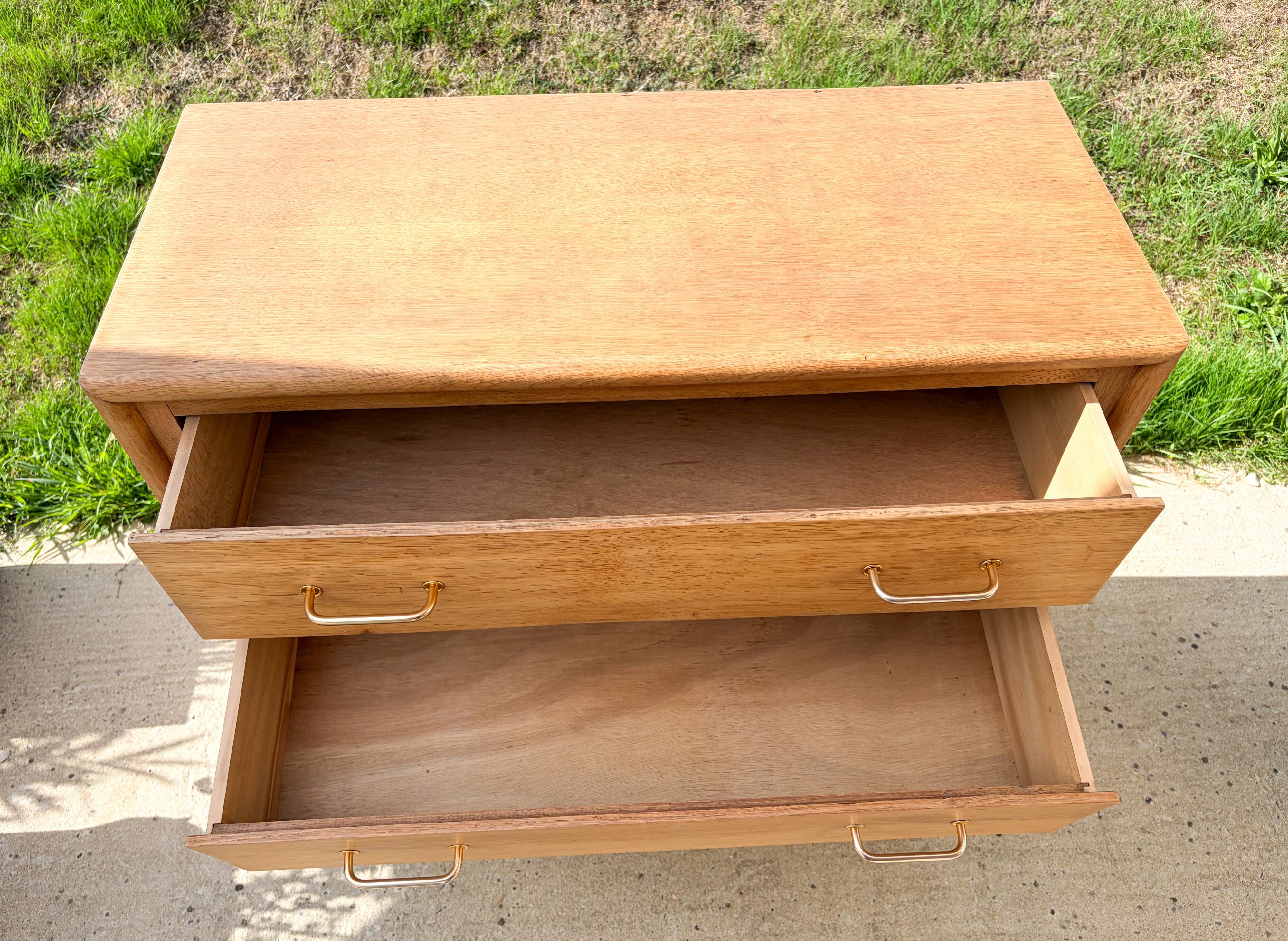 Large chest of drawers with 4 drawers from the 1950s.