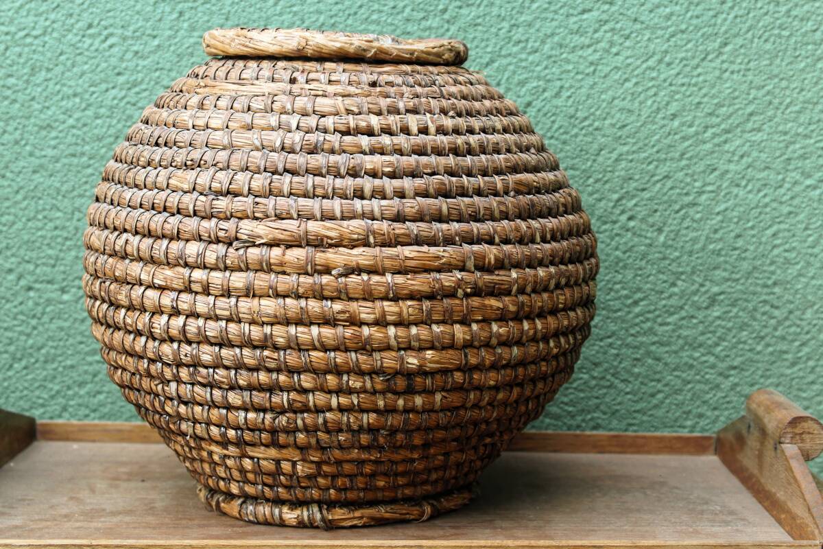 Burgundy in braided straw