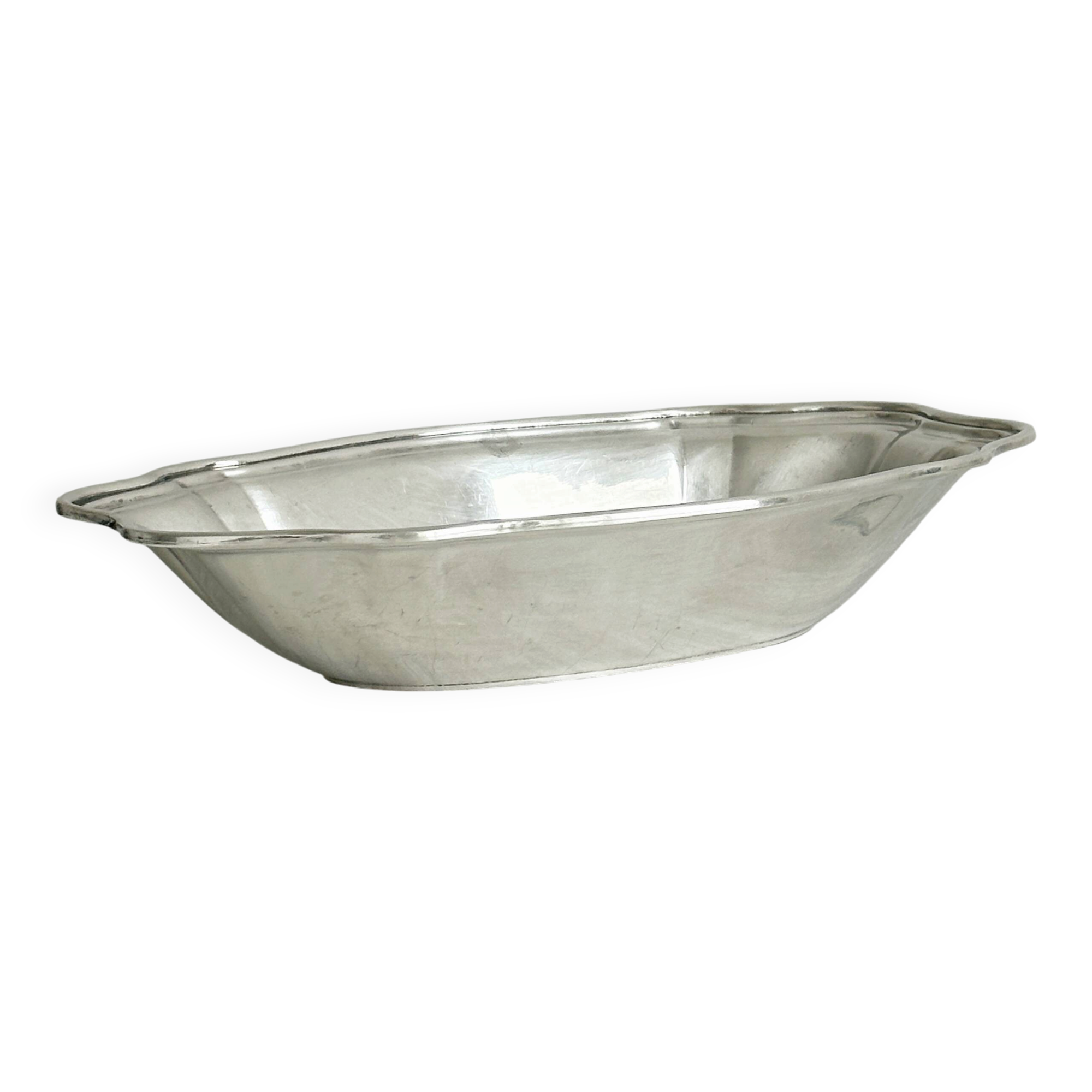 Shallow dish in silver-plated metal