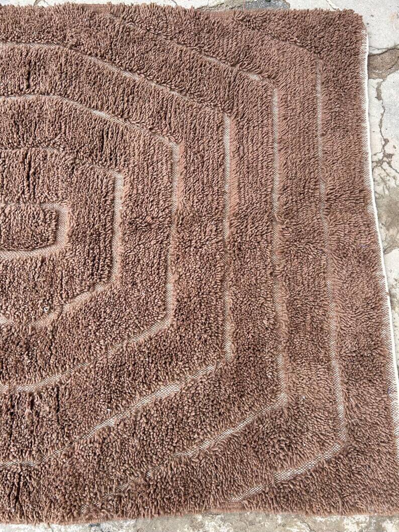 Traditional brown wool rug 250cm x 150cm