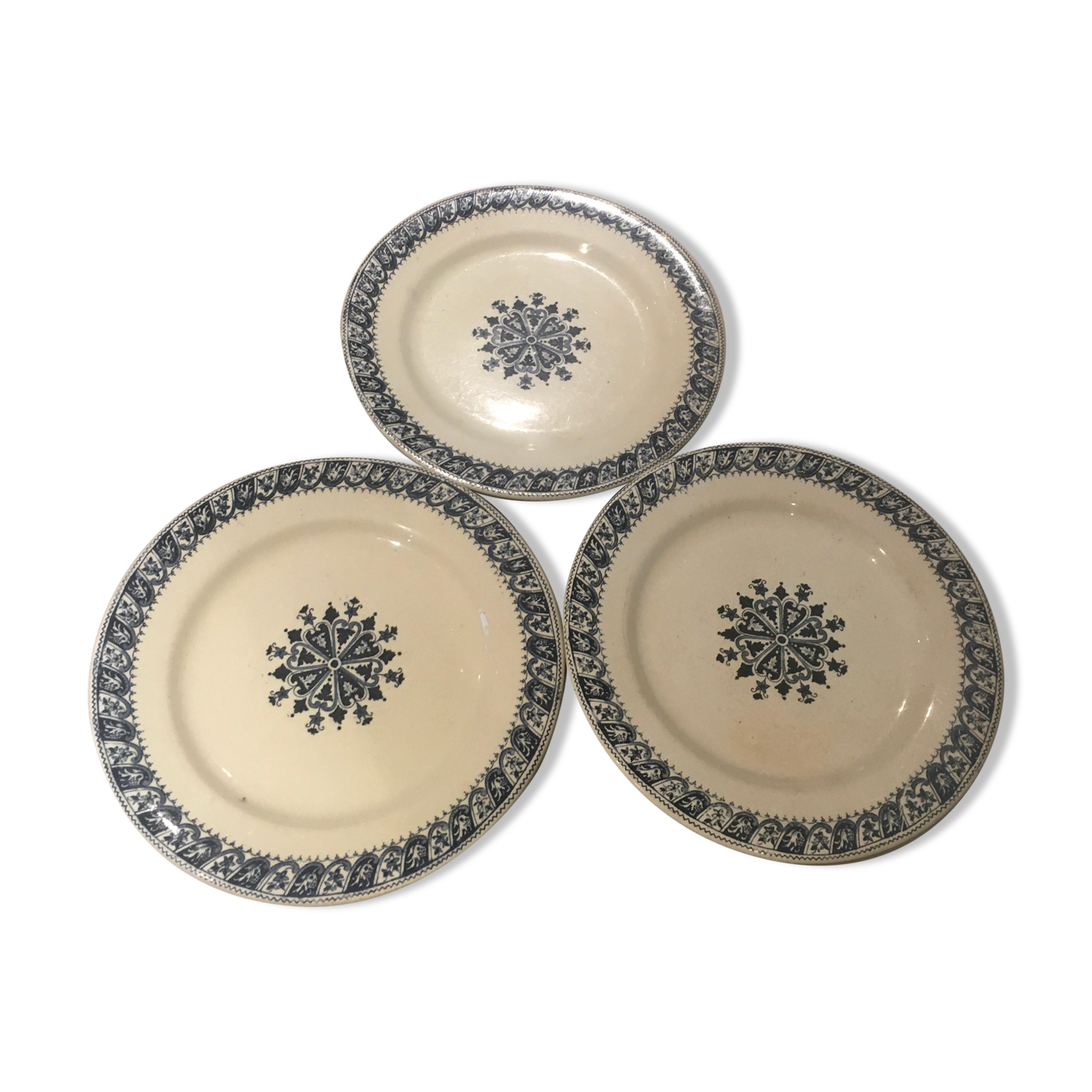 Set of 3 flat plates terre de fer salins