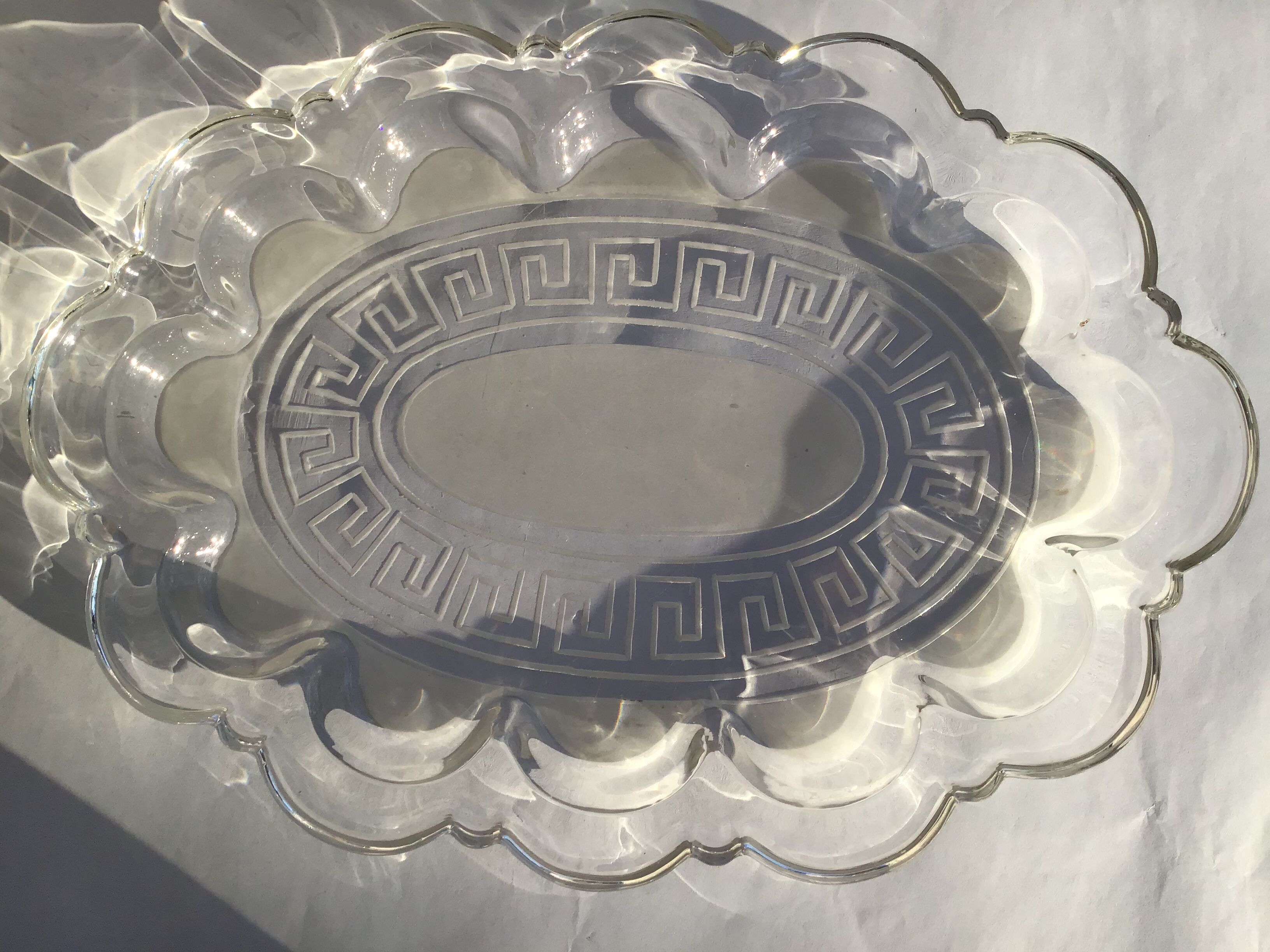 Flat engraved glass festooned ovale