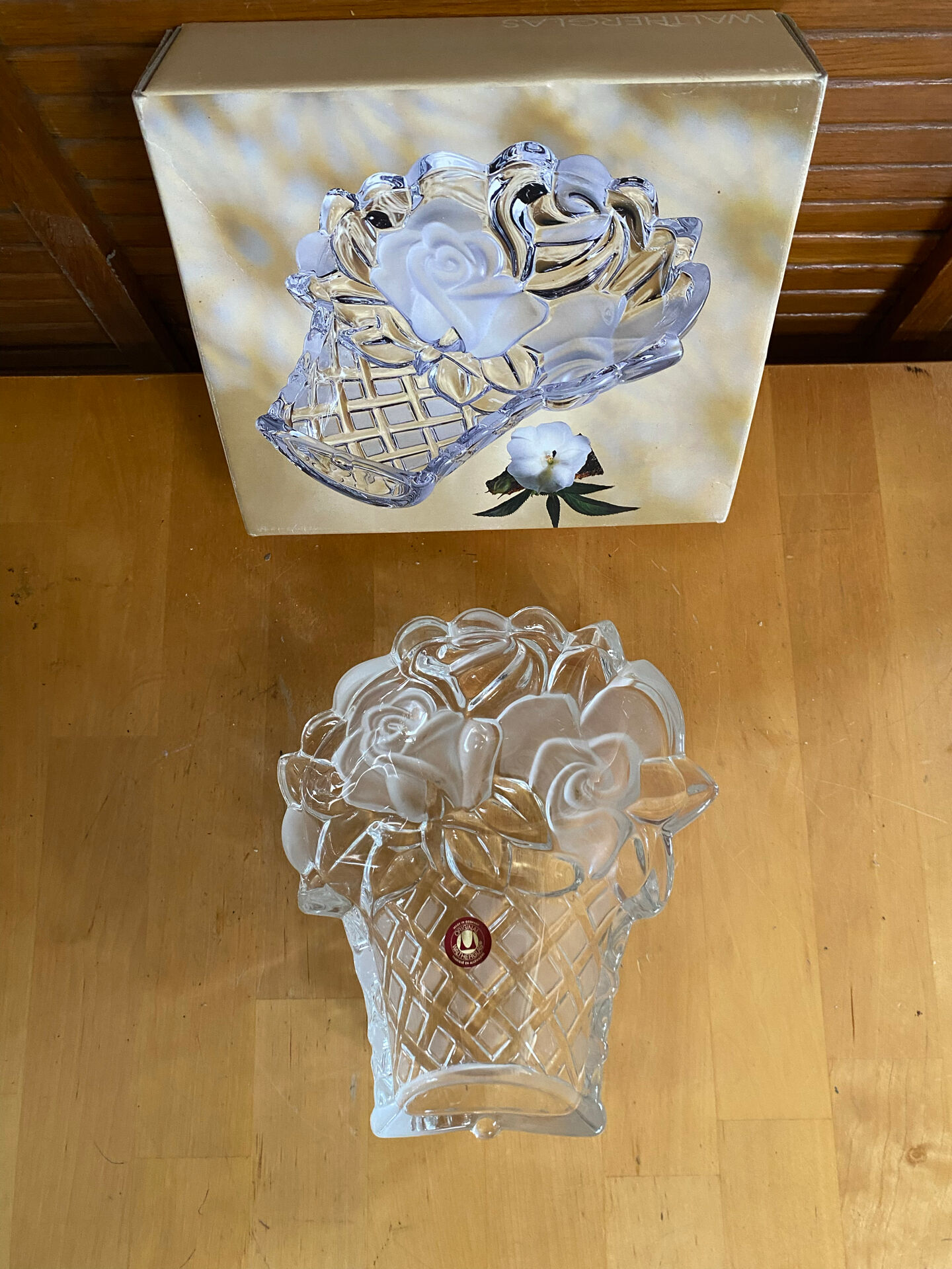 Old walther-glas pocket video vintage moulded crystal rose basket