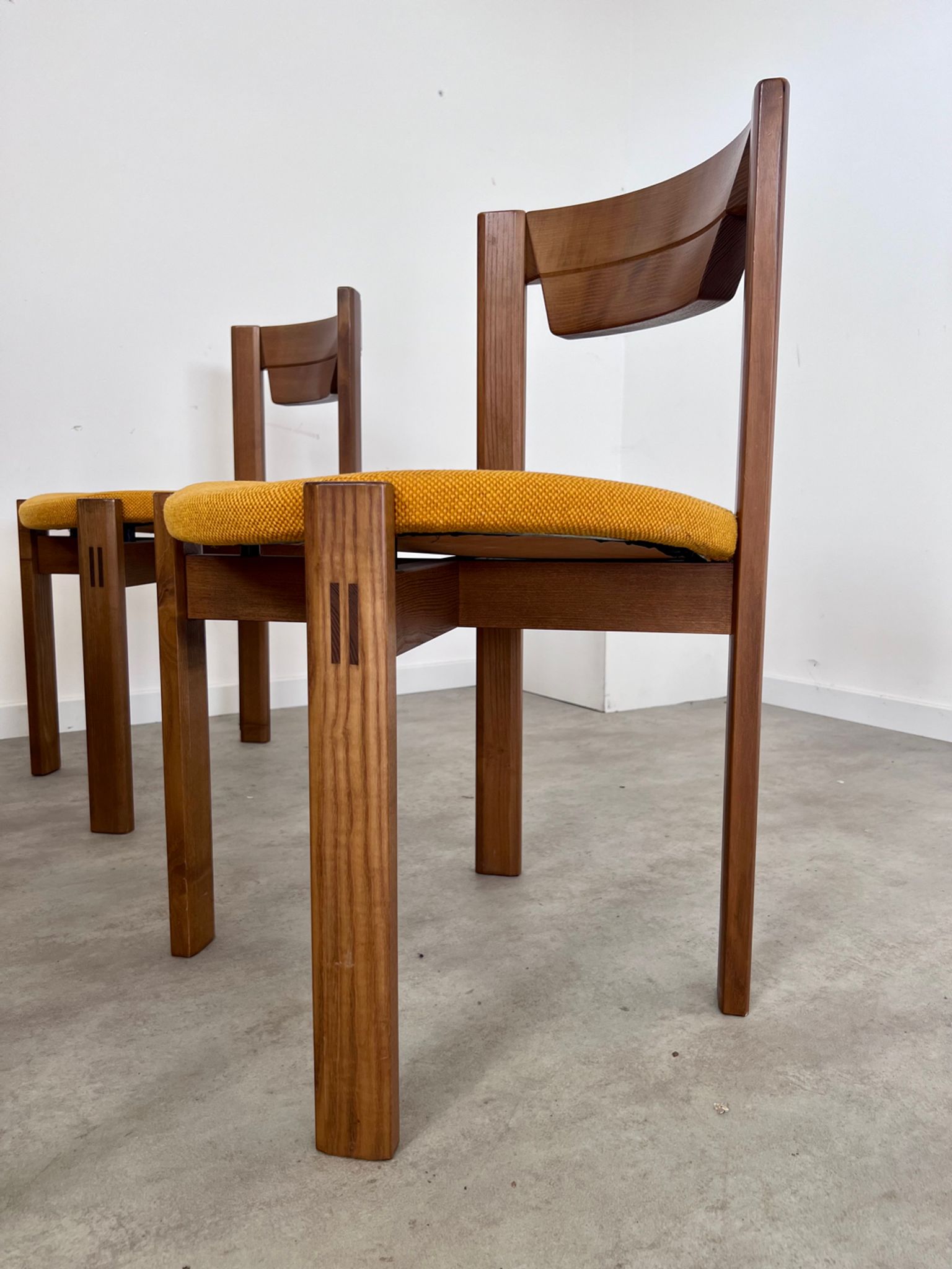 Set of 4 Scandinavian style chairs Girsberger 70s vintage solid wood