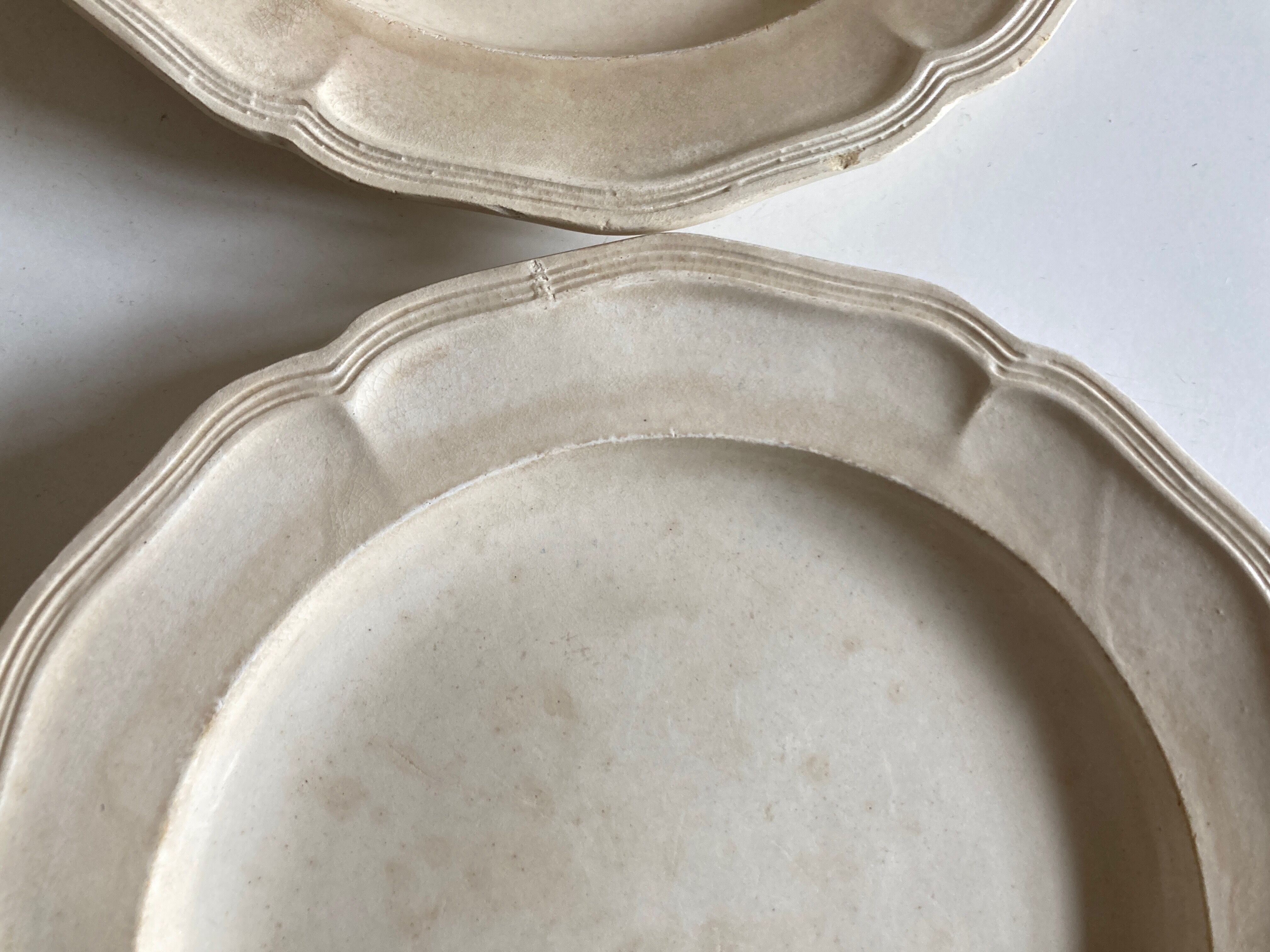 Set de 4 assiettes 18e à godrons en faience fine