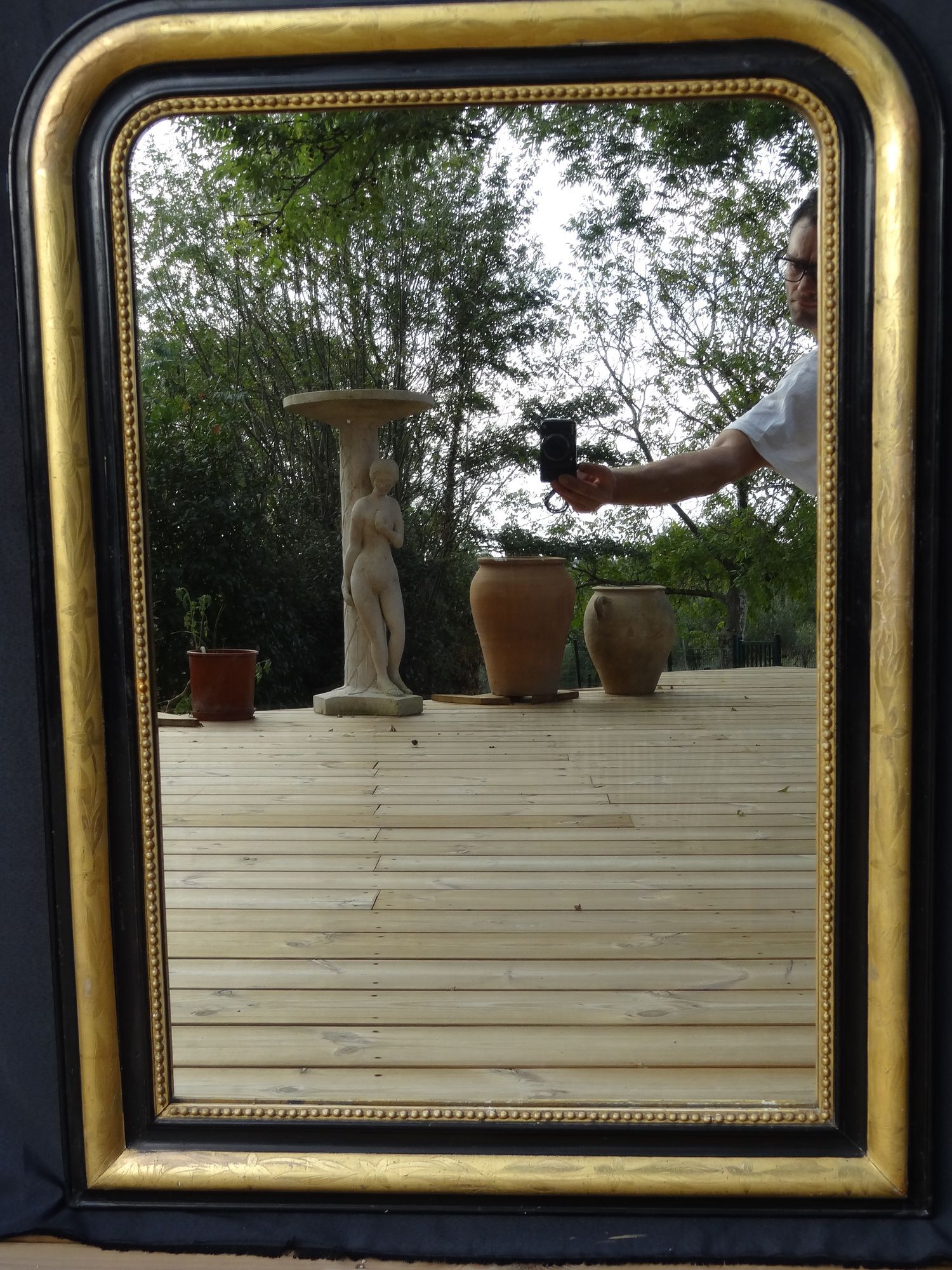 Louis Philippe mirror in blackened and gilded wood, 74 x 102 cm