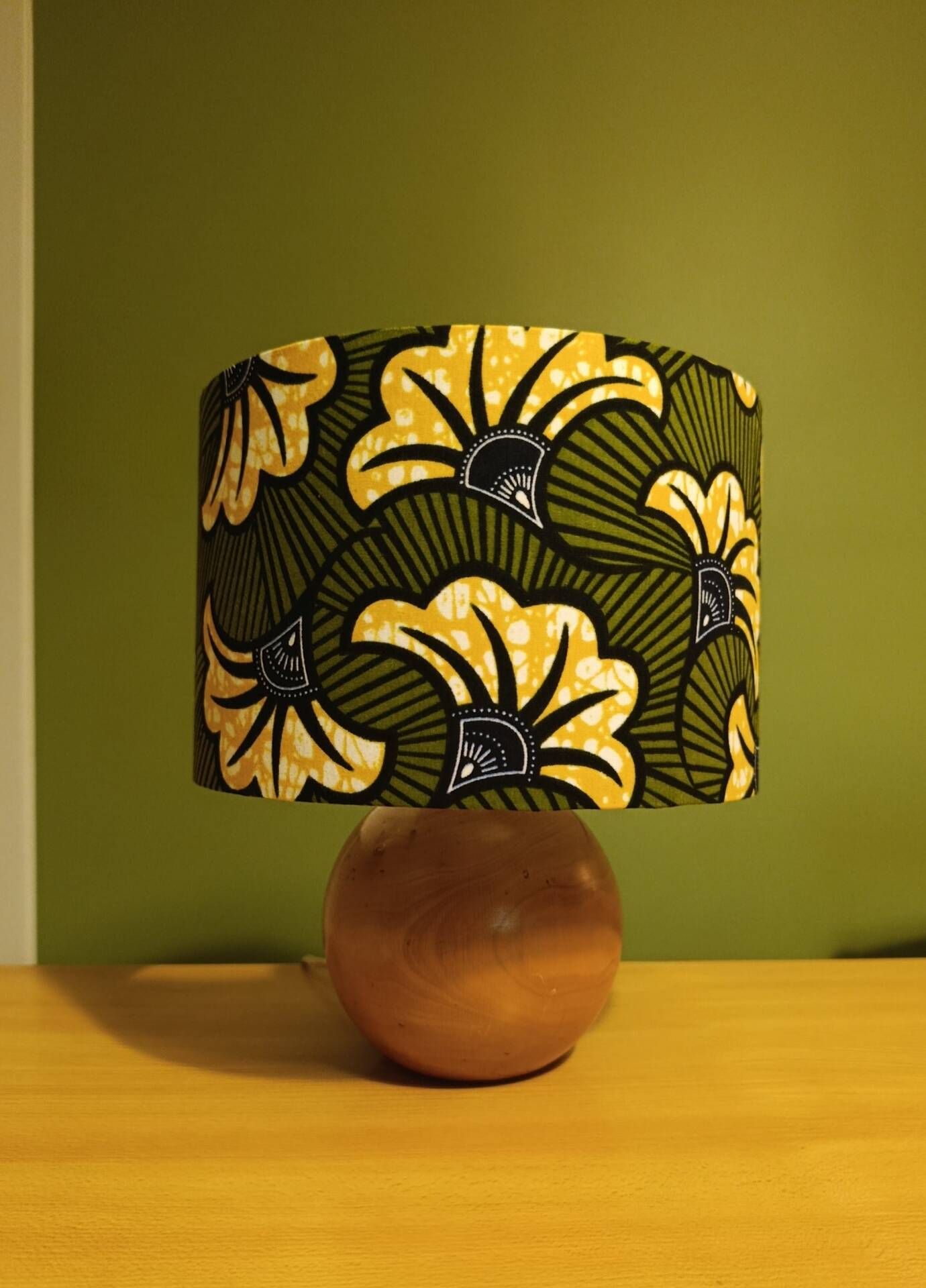 Solid wood ball lamp, lampshade with stylised wax flowers in khaki/yellow.