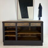 Ideal pine trading counter in central island
