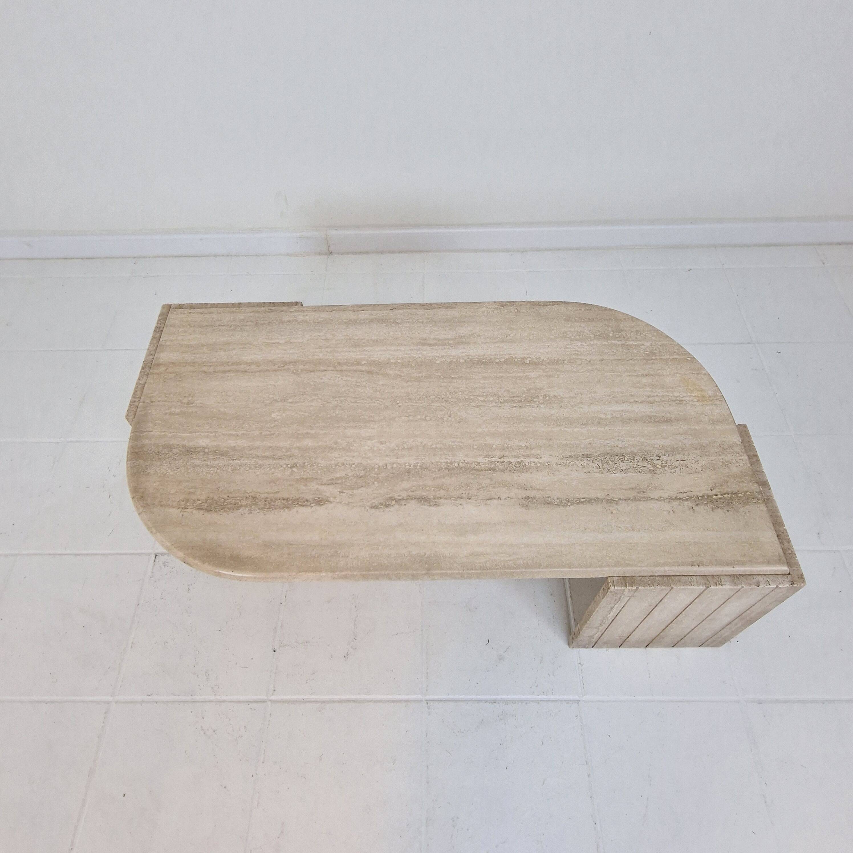 Table basse italienne en travertin, années 1980