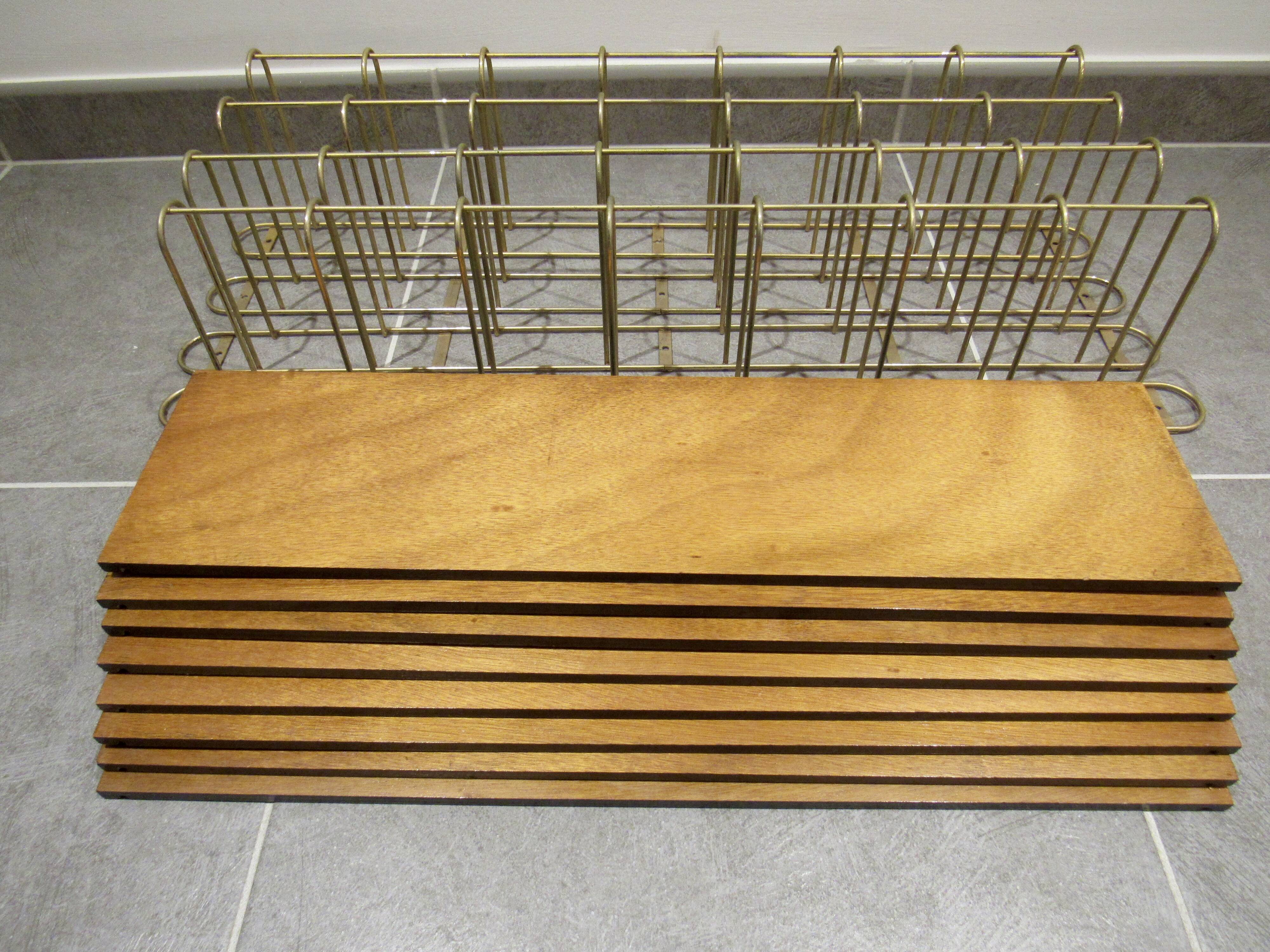 Etagère murale modulable en métal doré et bois
