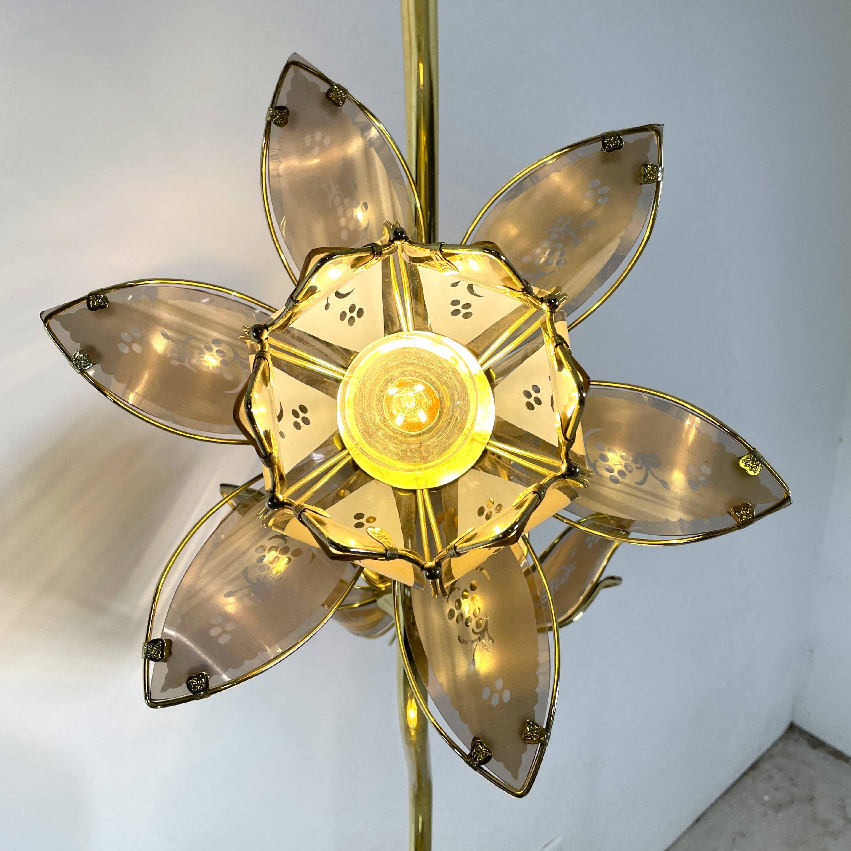 Golden lotus lamp with 3 levels