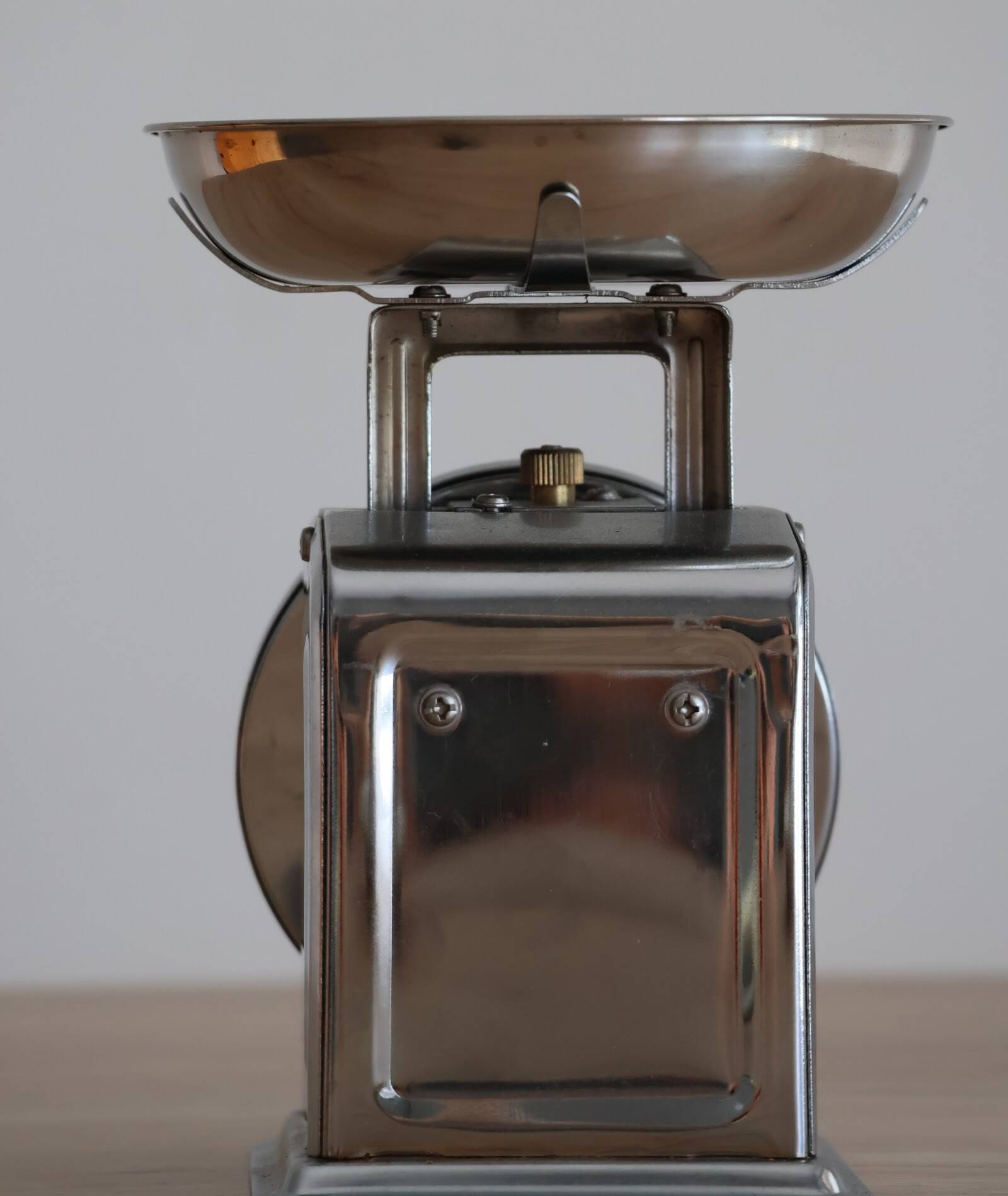 Yasu Sasamoto metal kitchen scale - Dulton - vintage