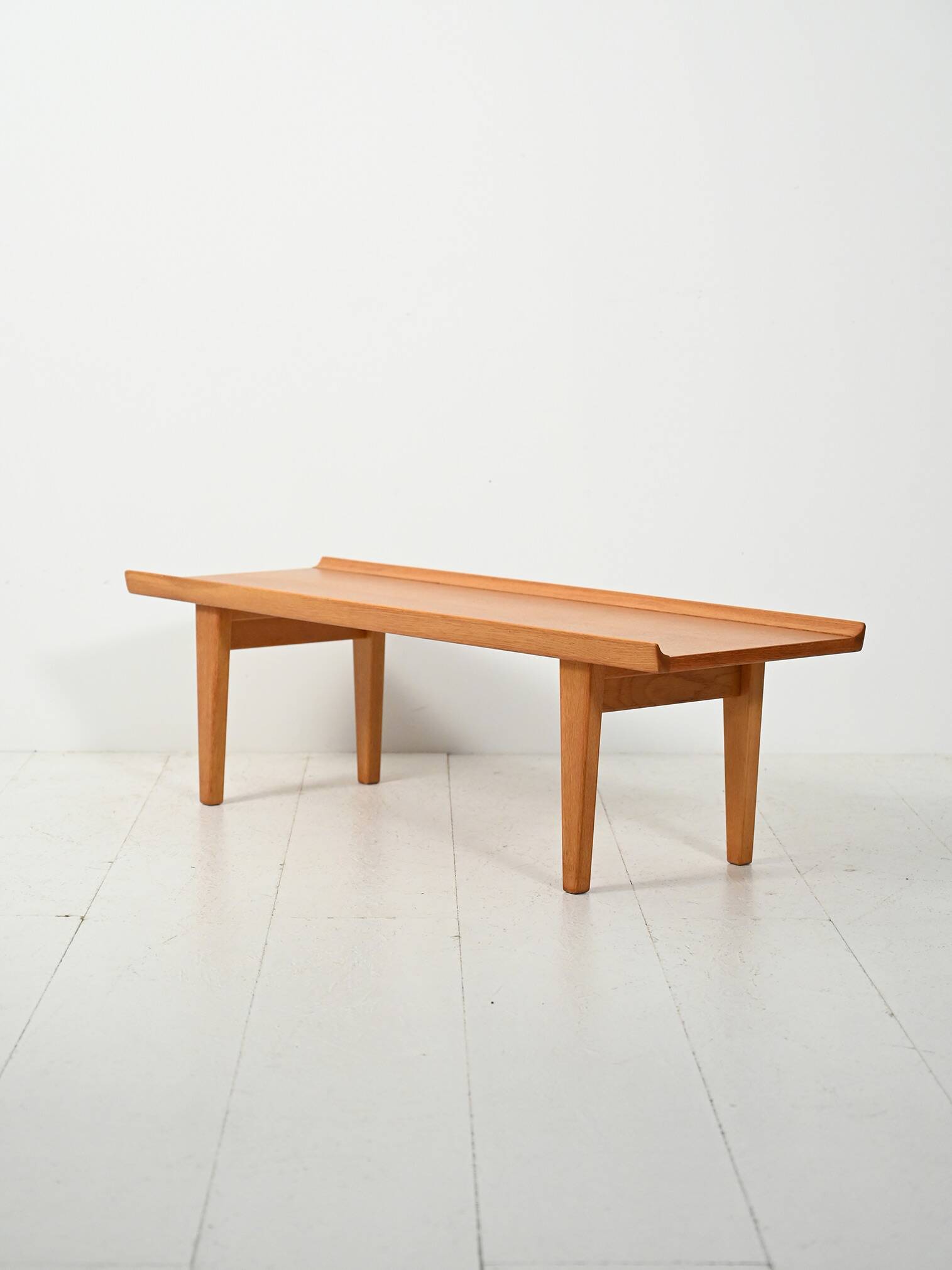 Oak bench model “Novett”