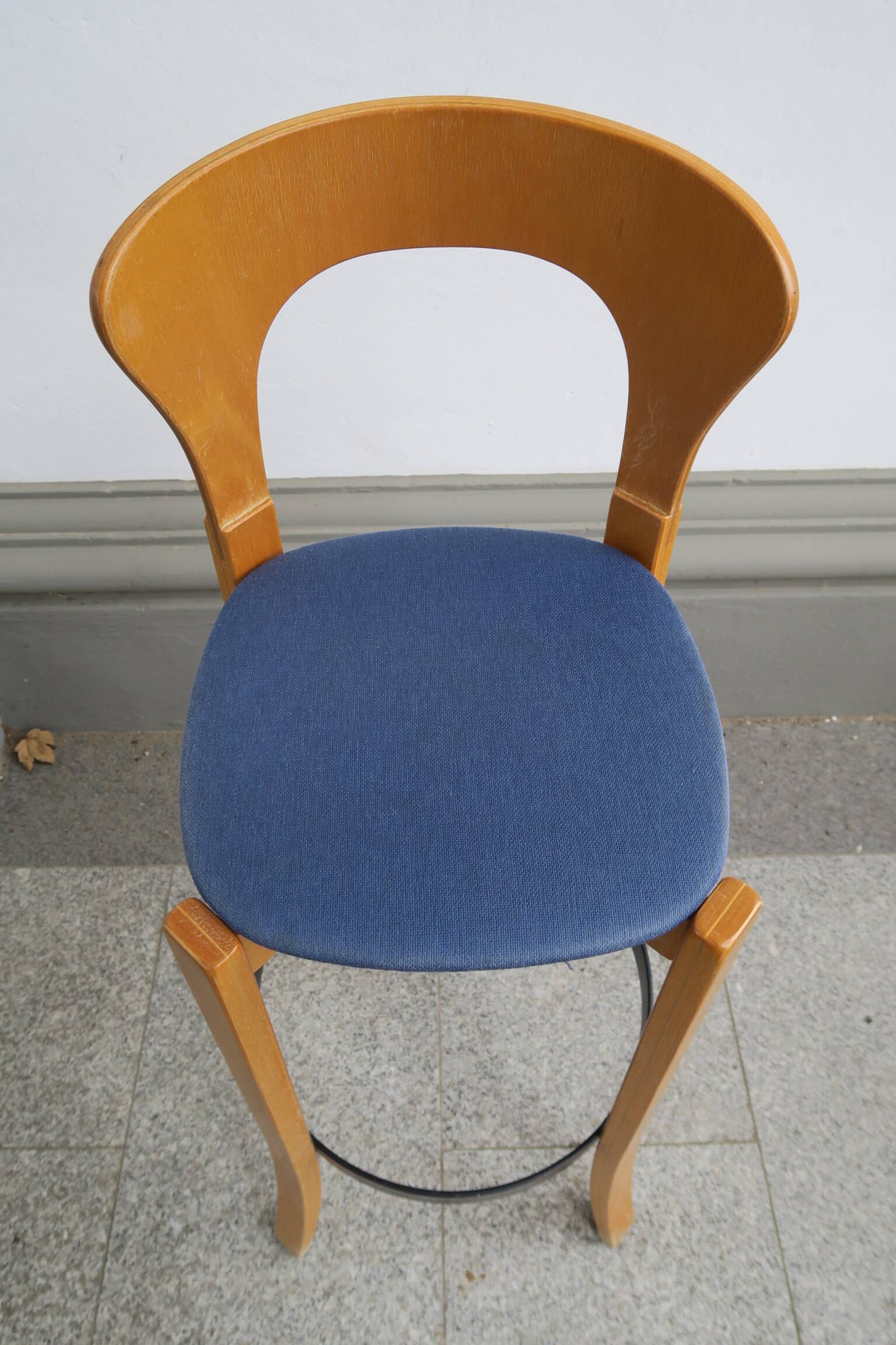 4 tabourets de bar dans le style de Bruno Rey ou Alvar Aalto