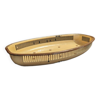 Bread basket in enameled sheet metal with brown dots, first half of the 20th century