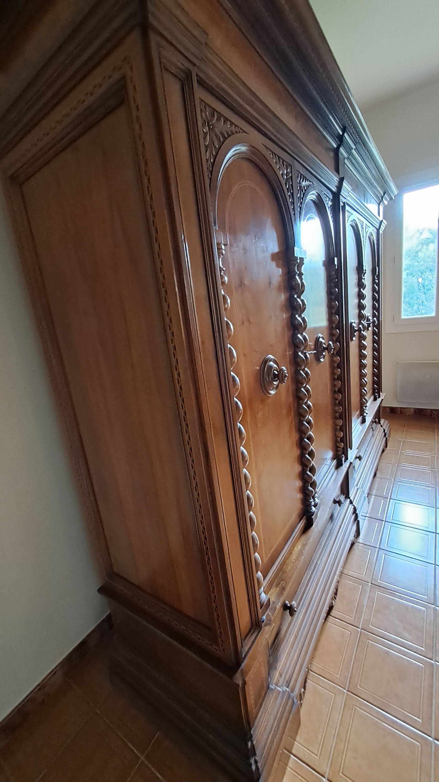 Wardrobe - neo-Renaissance in carved solid wood - possible lot sale