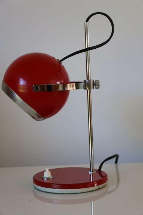 Red eye-ball lamp