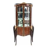 Vitrine style Louis, France, vers 1910.