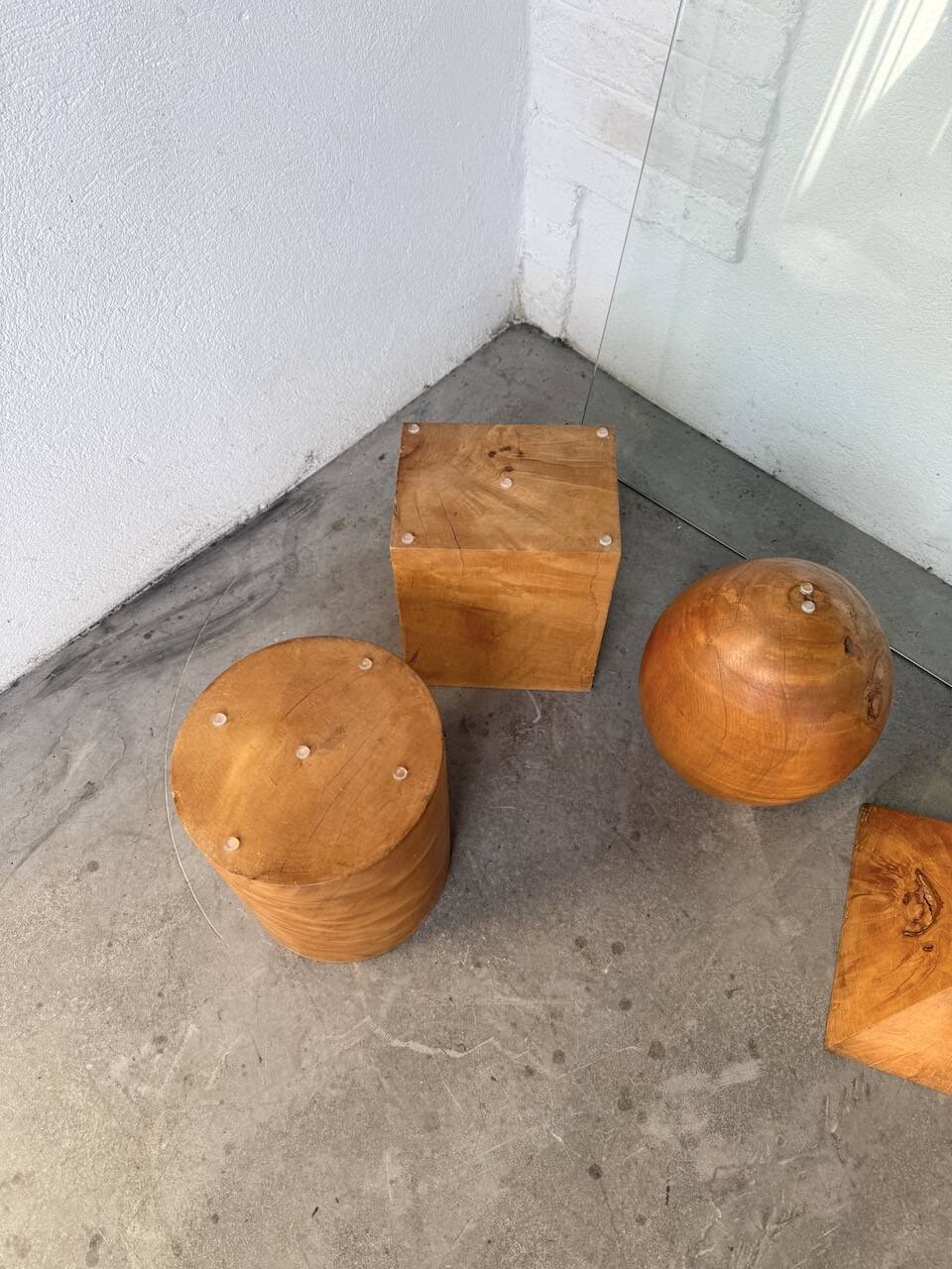 Table basse en bois et verre attribuée à Metafora
