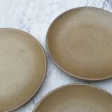 8 Assiettes plates en grès