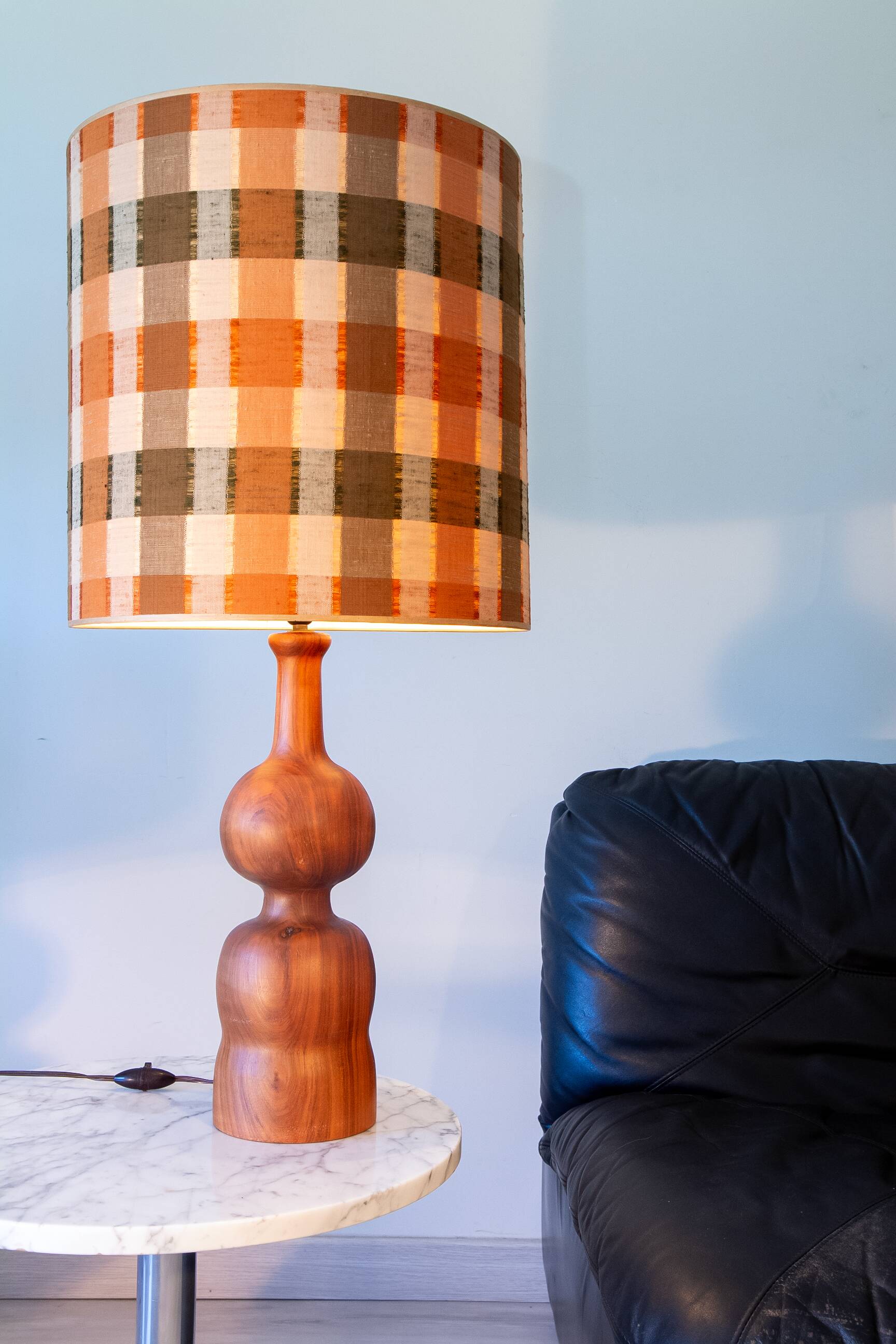 Large turned wooden lamp from the 1960s, signed JS Guy.