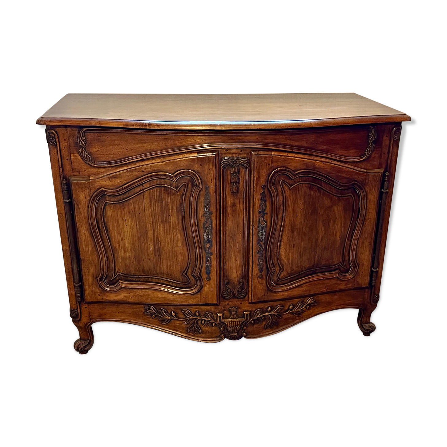 Carved Provencal buffet in Louis XV style with 2 doors
