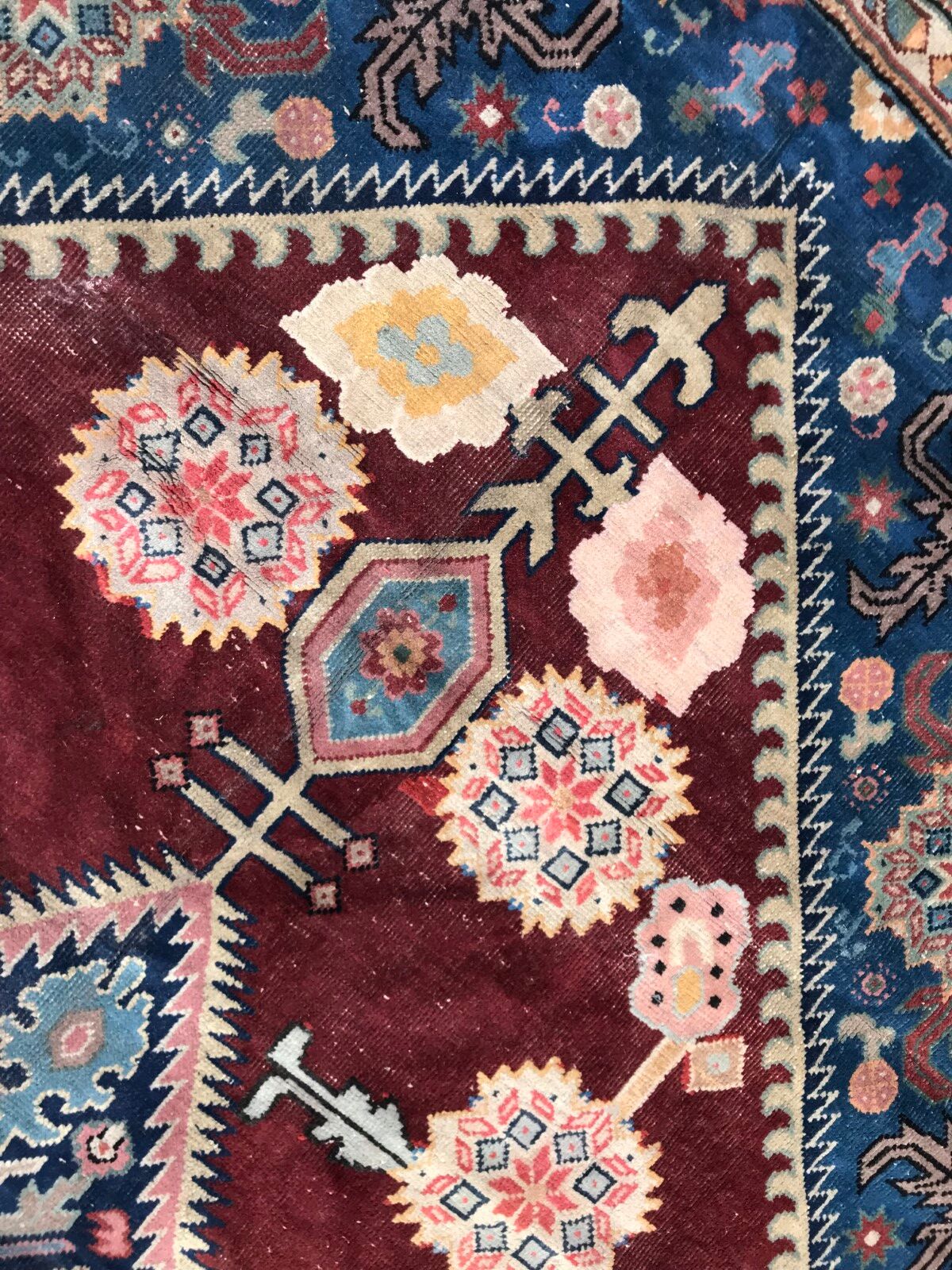 Large carpet old sinkiang done hand 268 x 360 cm
