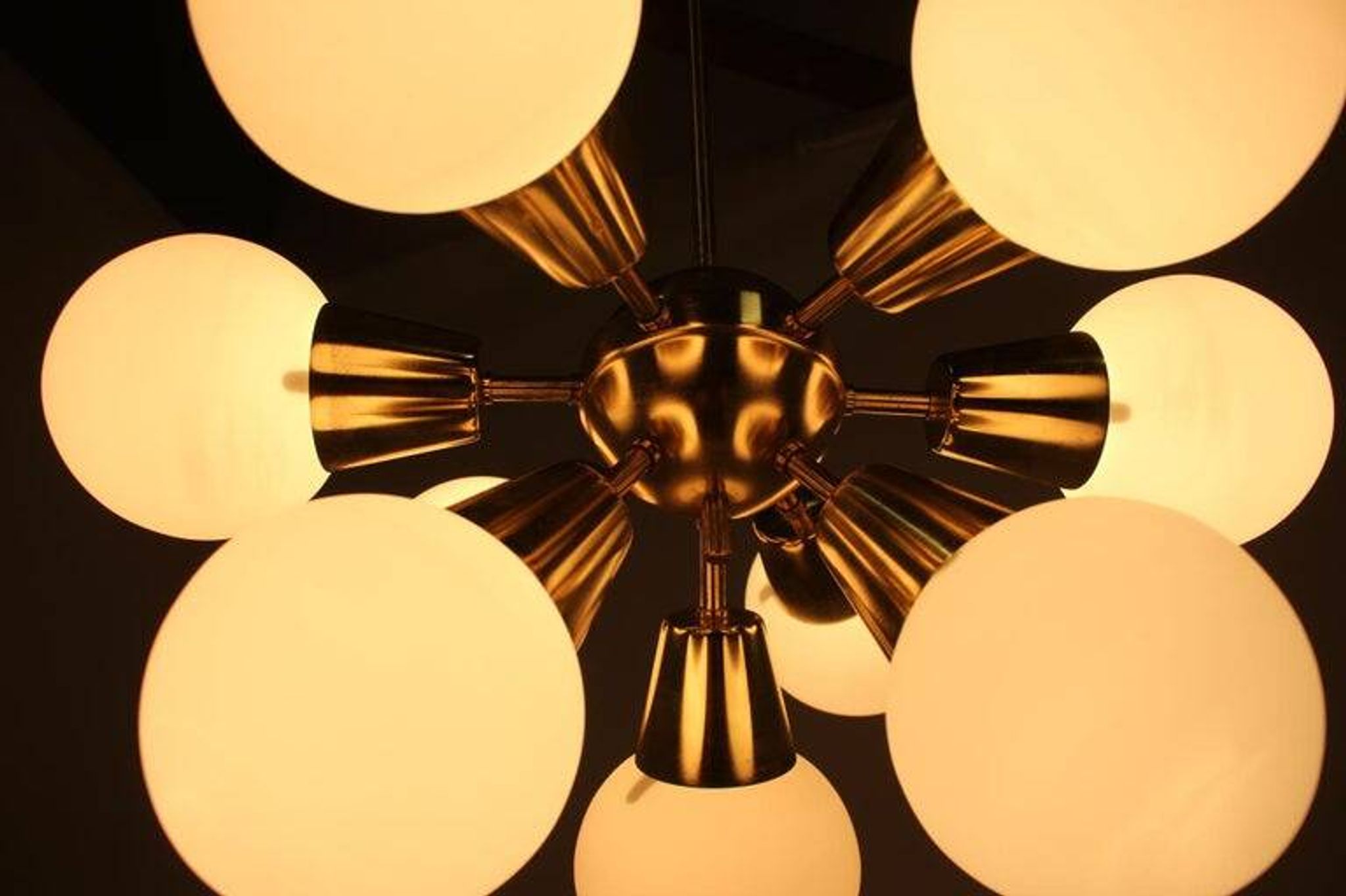 Chandelier Sputnik de l'ère spatiale du milieu du siècle, années 1970