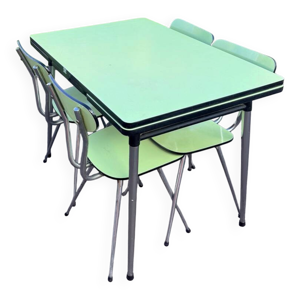 cuisine en Formica enfilade - table