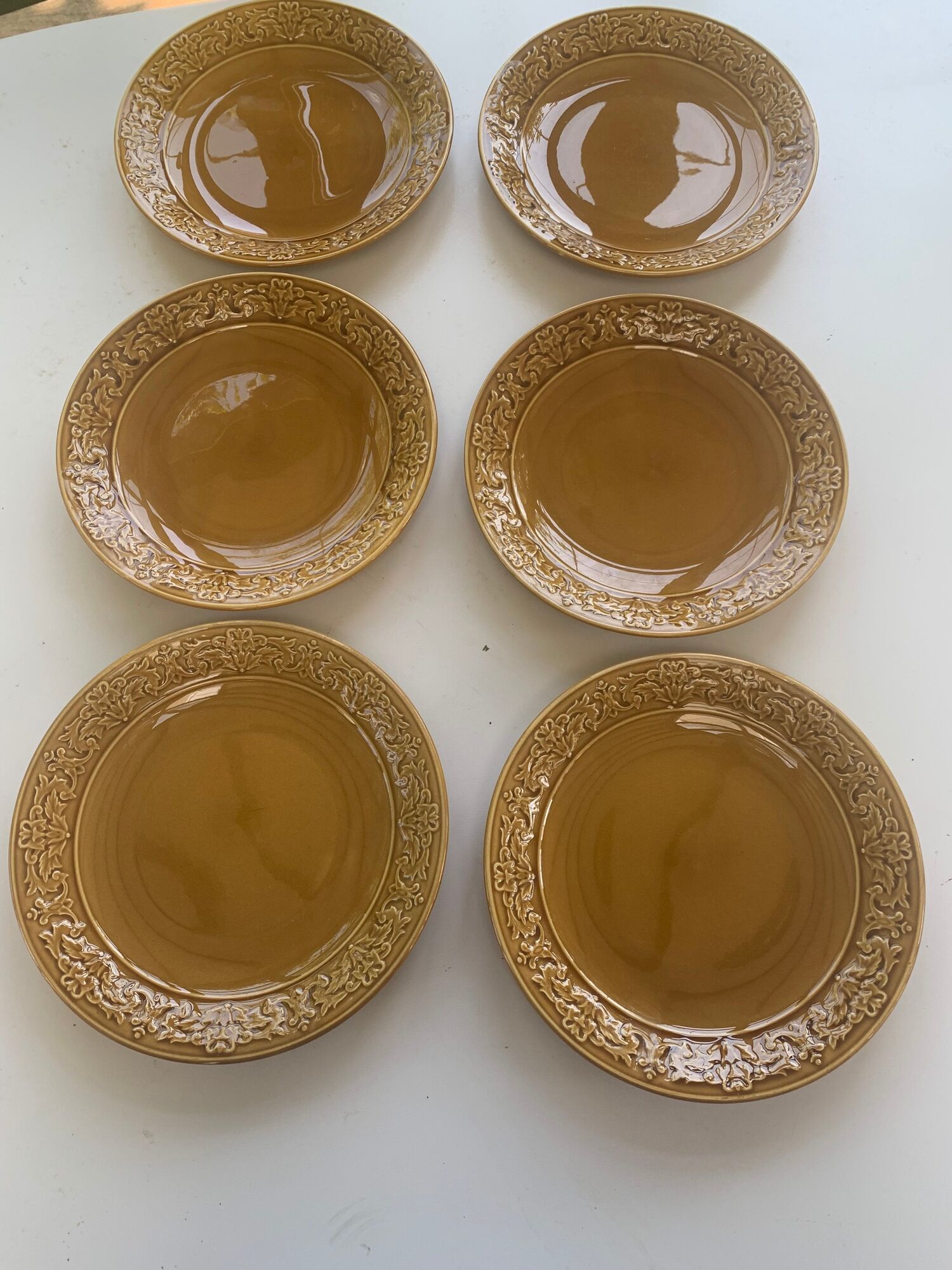 6 flat plates slip, enamelled ceramic ochre, mustard yellow, stamped Gien