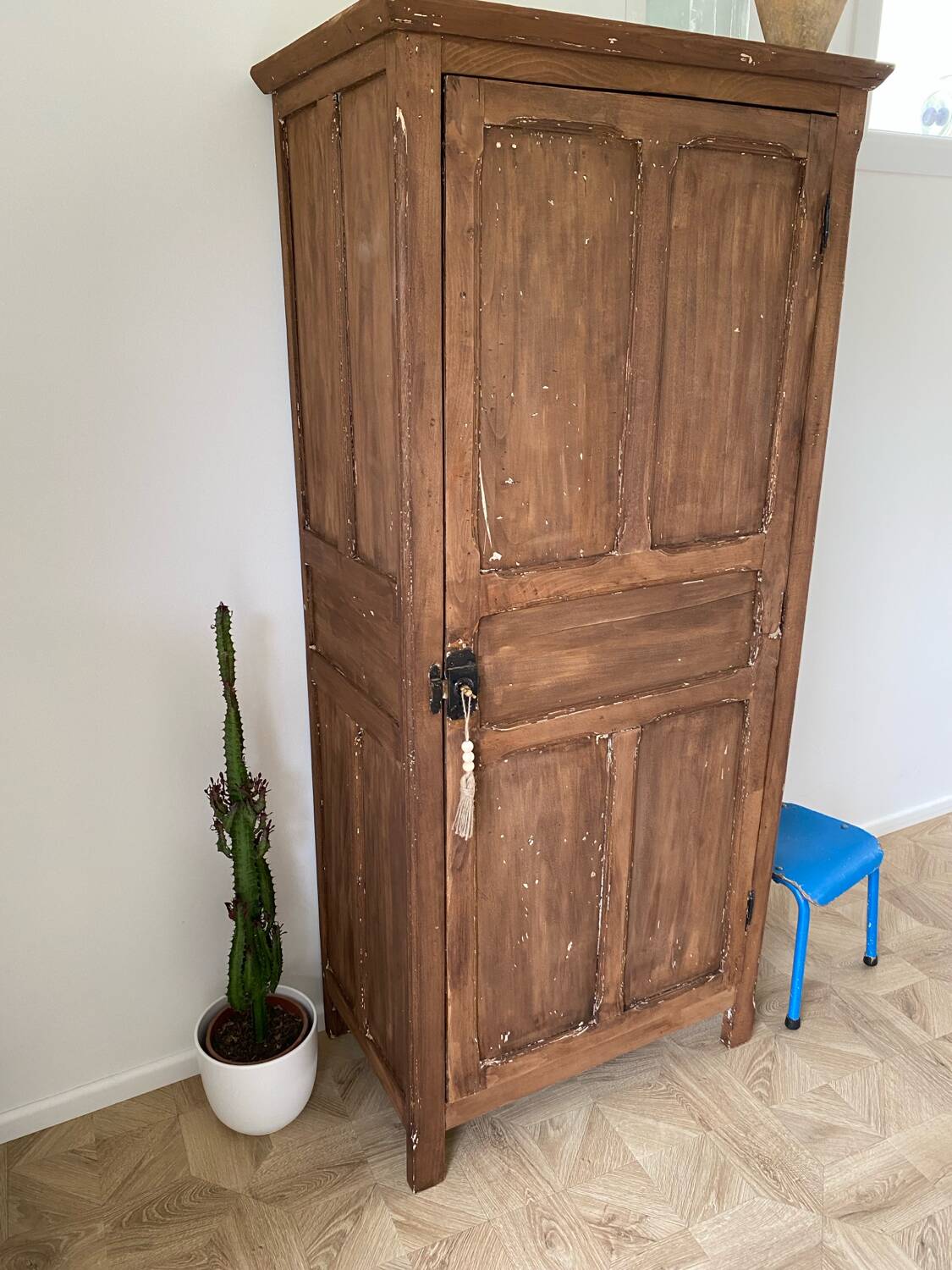 1-door wooden wardrobe